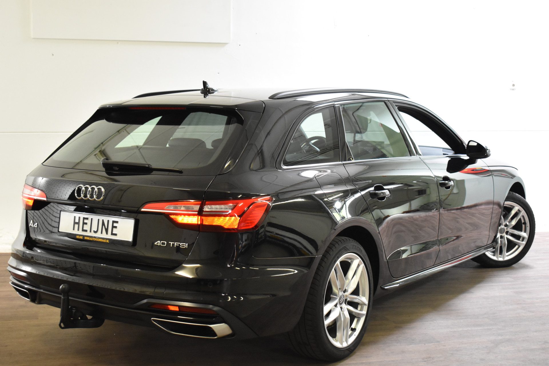 Audi A4 Avant 40 TFSI 190PK S-TRONIC BUSINESS SPORT LEDER/NAVI/LED