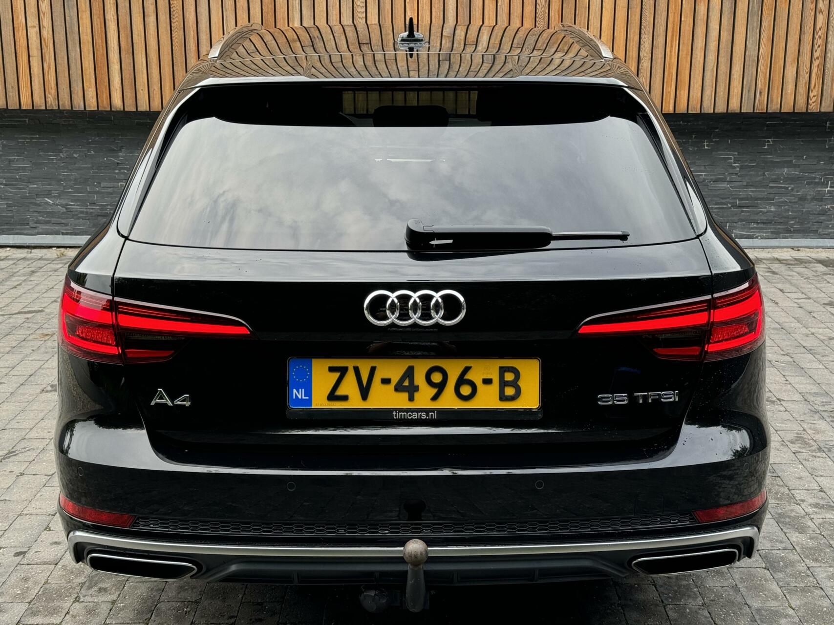 Audi A4 Avant 35 TFSI S line Automaat | Navigatie | Climate Control | Cruise Control | Parkeersensoren achter | Trekhaak | Privacy Glass