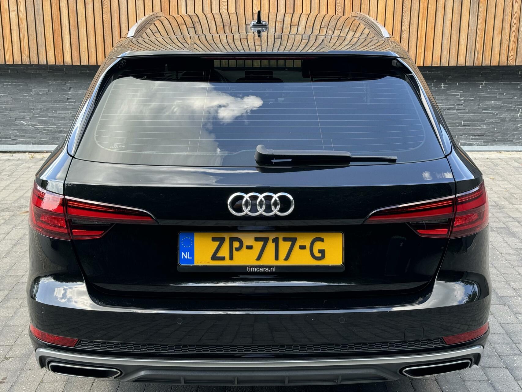 Audi A4 Avant 35 TFSI S line Automaat | Navigatie | Climate Control | Cruise Control | Parkeersensoren achter | Privacy Glass