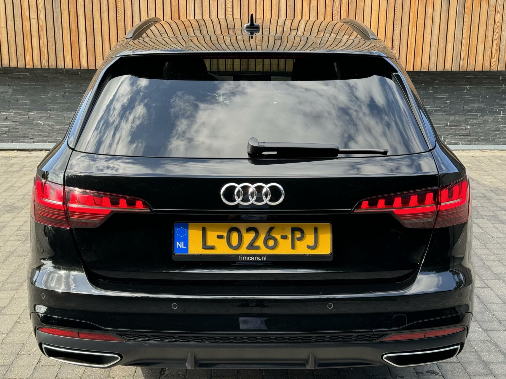 Audi A4 Avant 35 TFSI S edition Automaat | Matrix Led | Zwart optiek | Climate Control | Cruise Control | Getint glas | Apple CarPlay | Parkeersensoren achter