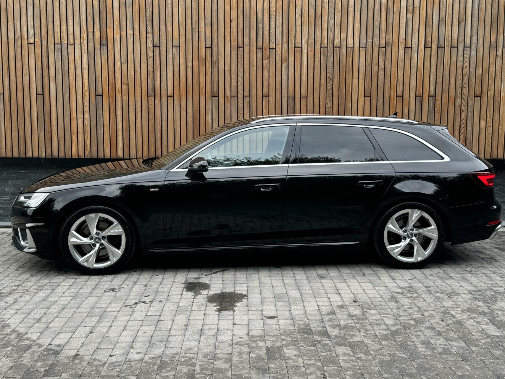 Audi A4 Avant 35 TFSI S line Automaat | Navigatie | Climate Control | Cruise Control | Parkeersensoren achter | Trekhaak | Privacy Glass