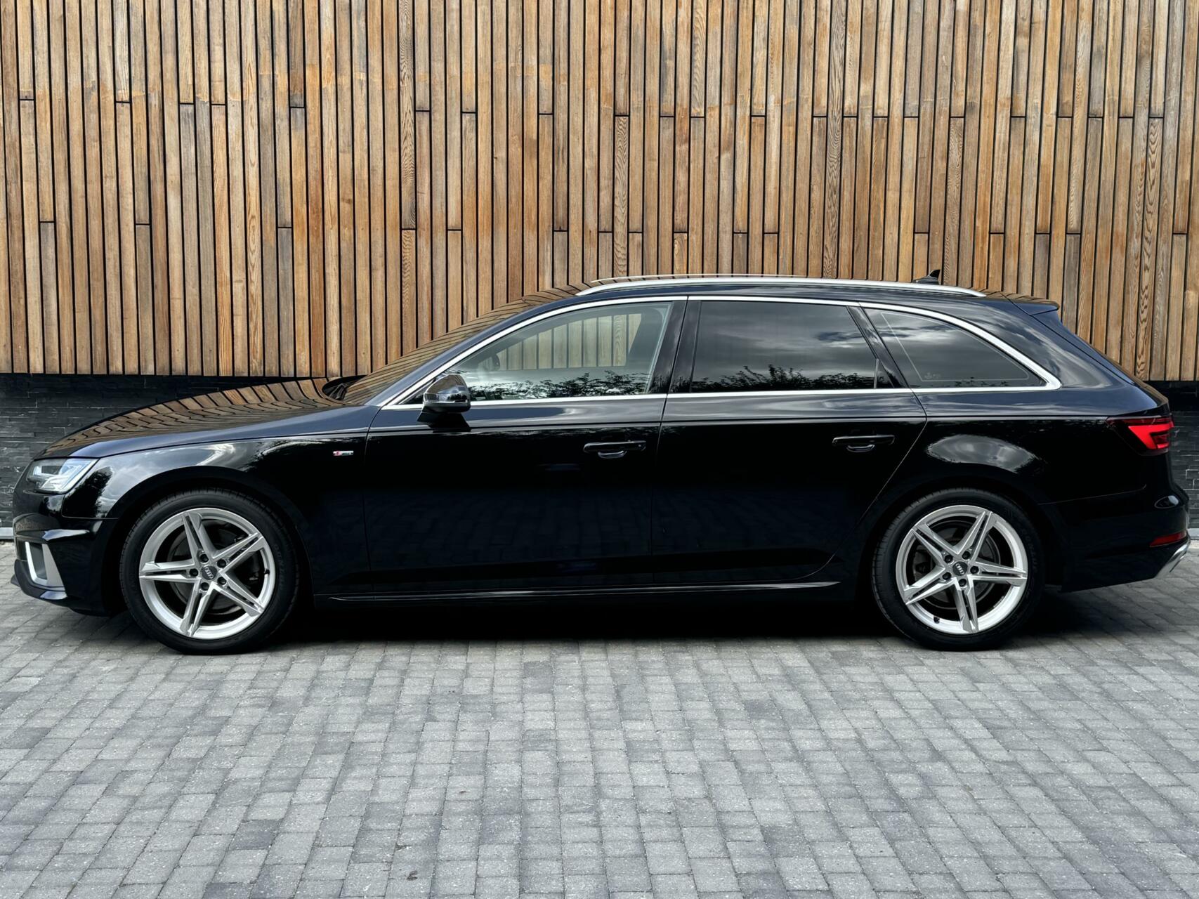 Audi A4 Avant 35 TFSI S line Automaat | Navigatie | Climate Control | Cruise Control | Parkeersensoren achter | Privacy Glass