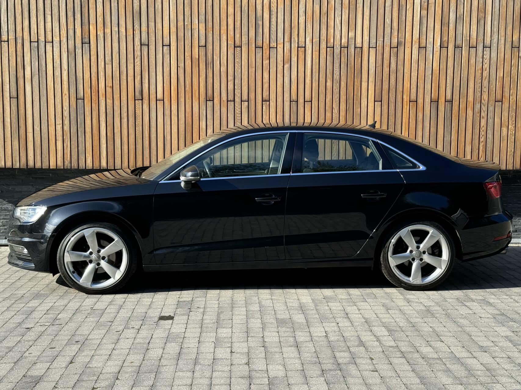 Audi A3 Limousine 1.4 TFSI CoD Pro Line S Automaat | Navi MMI+ | 18 inch Rotor | Stoelverwarming | Xenon | Climate control | Cruise control | Stoelverwarming | Parkeersensoren achter