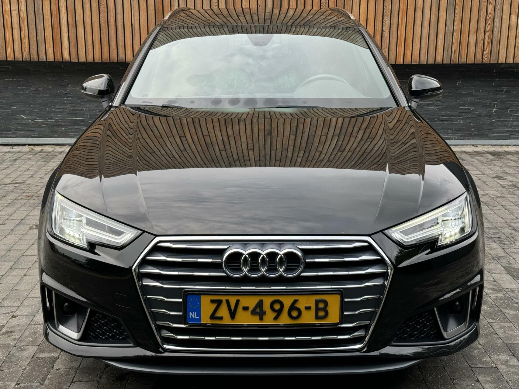 Audi A4 Avant 35 TFSI S line Automaat | Navigatie | Climate Control | Cruise Control | Parkeersensoren achter | Trekhaak | Privacy Glass