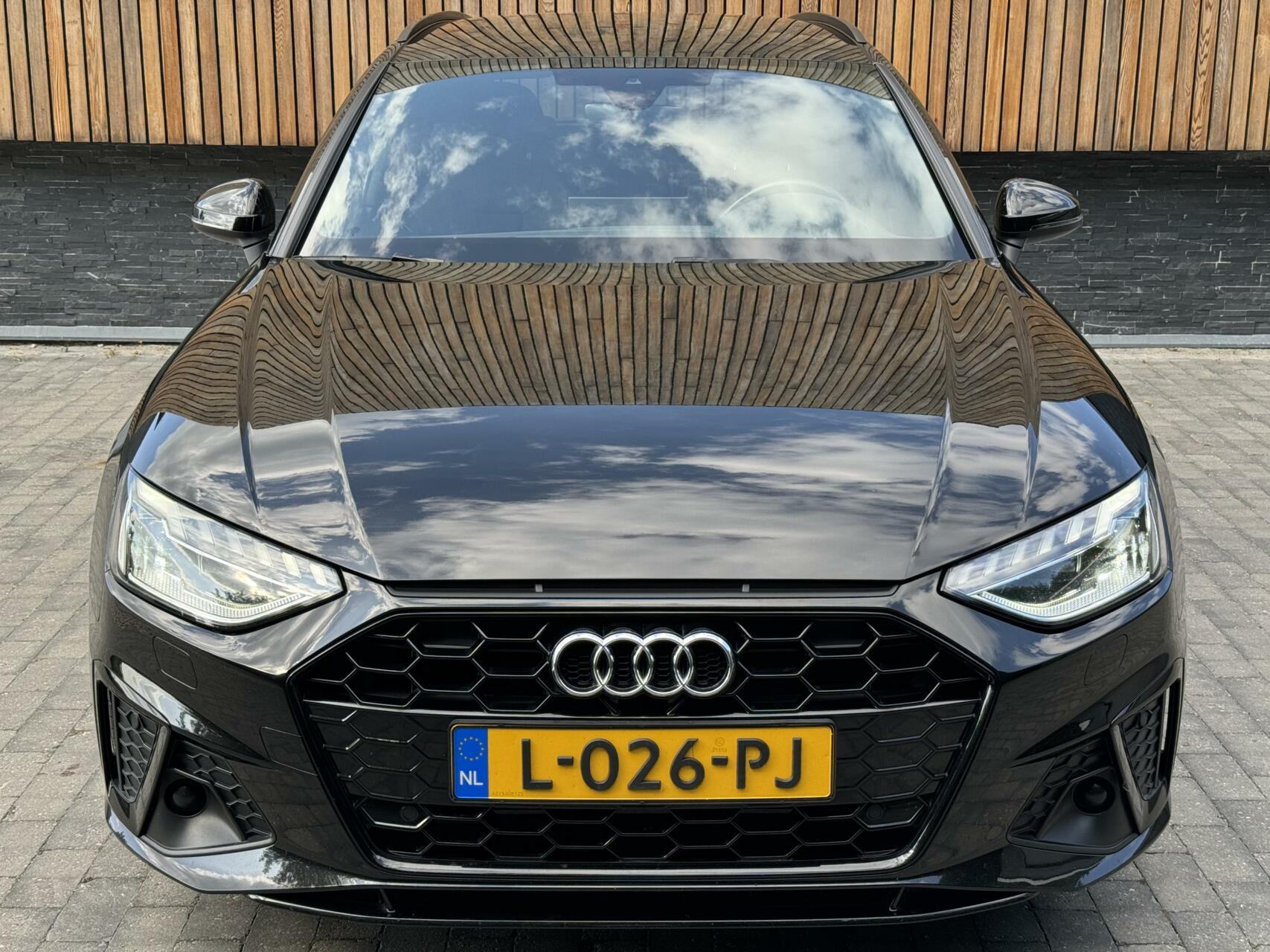 Audi A4 Avant 35 TFSI S edition Automaat | Matrix Led | Zwart optiek | Climate Control | Cruise Control | Getint glas | Apple CarPlay | Parkeersensoren achter