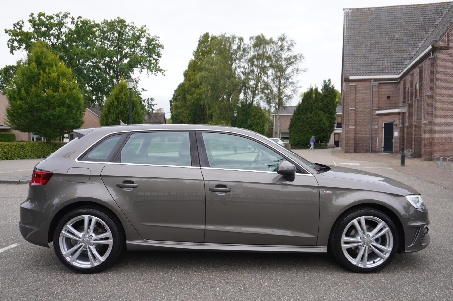 Audi A3 Sportback 1.2 TFSI Adrenalin S Line Navi Cruise Lm Velgen