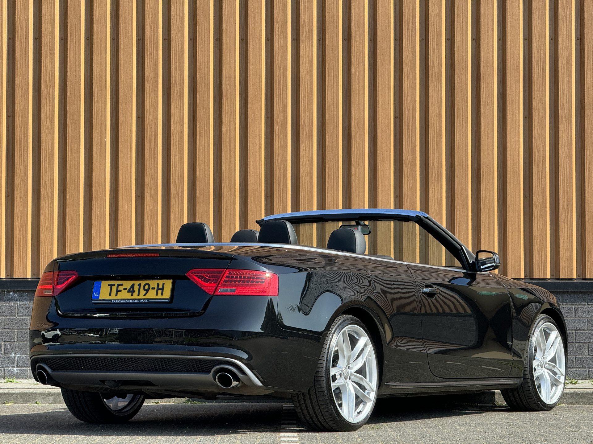 Audi A5 Cabriolet 3.0 TFSI quattro Sport Edition Open Days | 272 PK! | Afneembare Trekhaak | 20″ Lichtmetaal | Bang & Olufsen | Elektrische Stoelen | Navigatie | Bluetooth | Stoelverwarming |