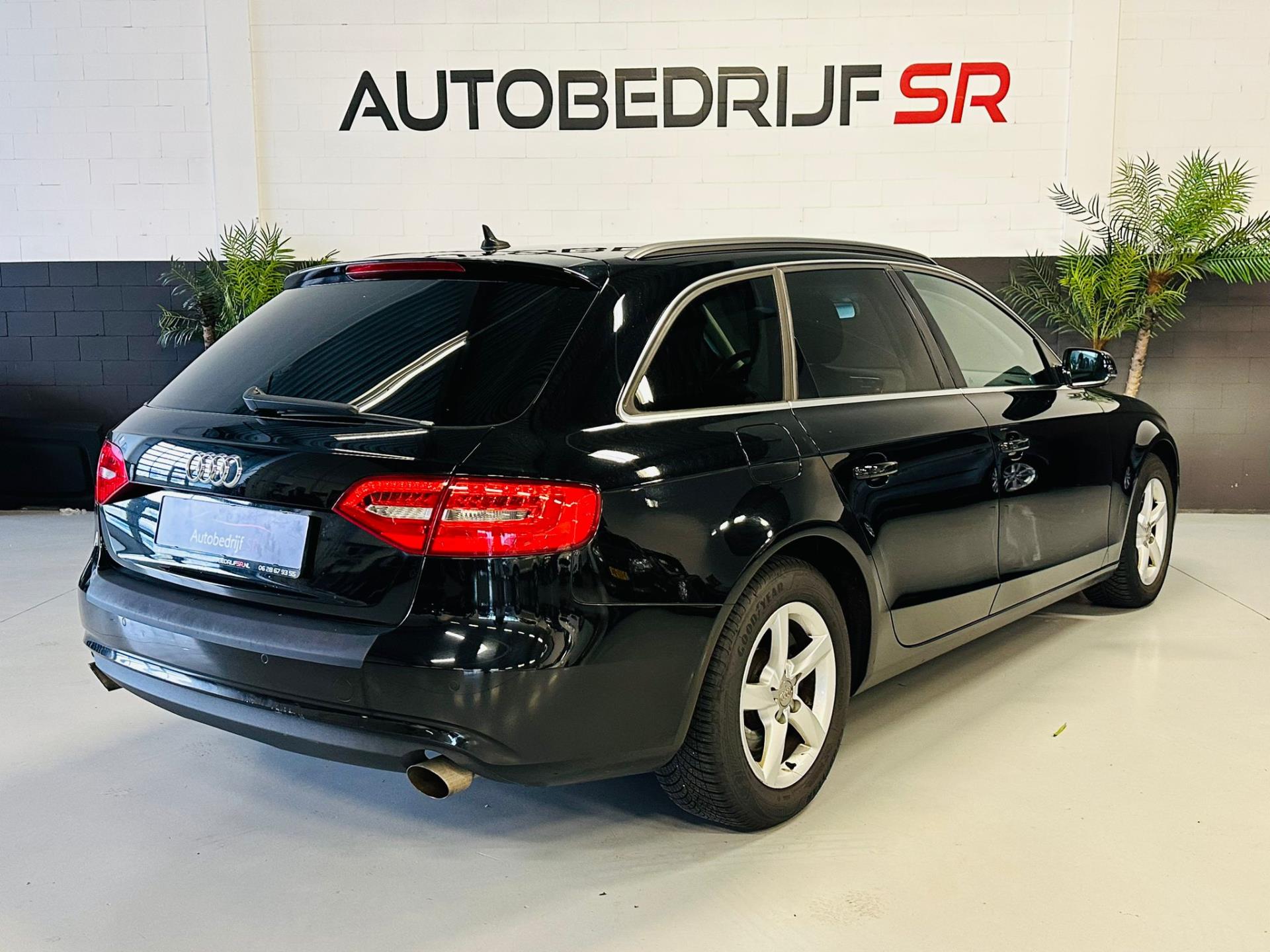 Audi A4 Avant 1.8 TFSI Business Automaat! Navigatie! Trekhaak! Dealer Onderhouden!