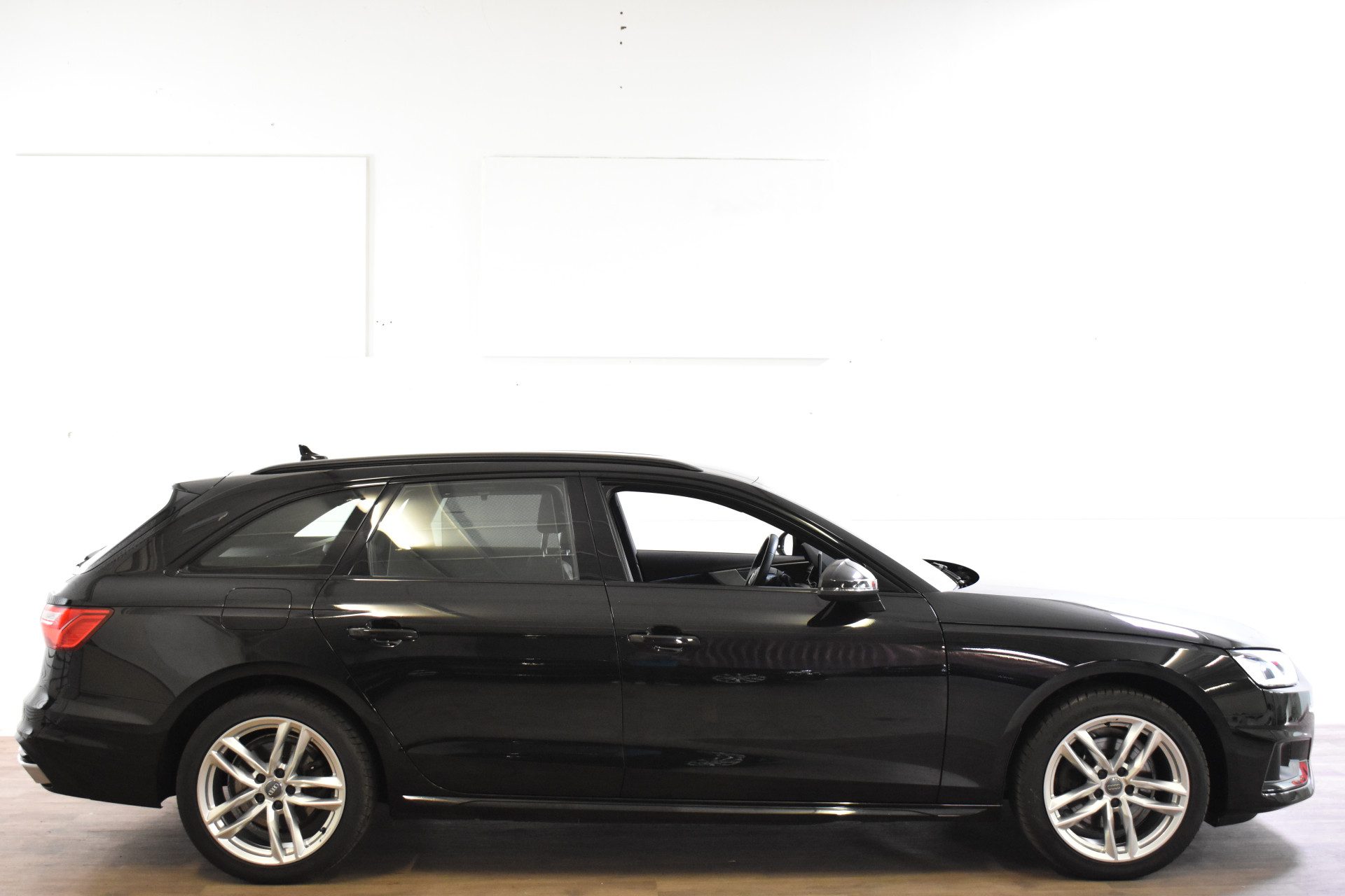 Audi A4 Avant 40 TFSI 190PK S-TRONIC BUSINESS SPORT LEDER/NAVI/LED