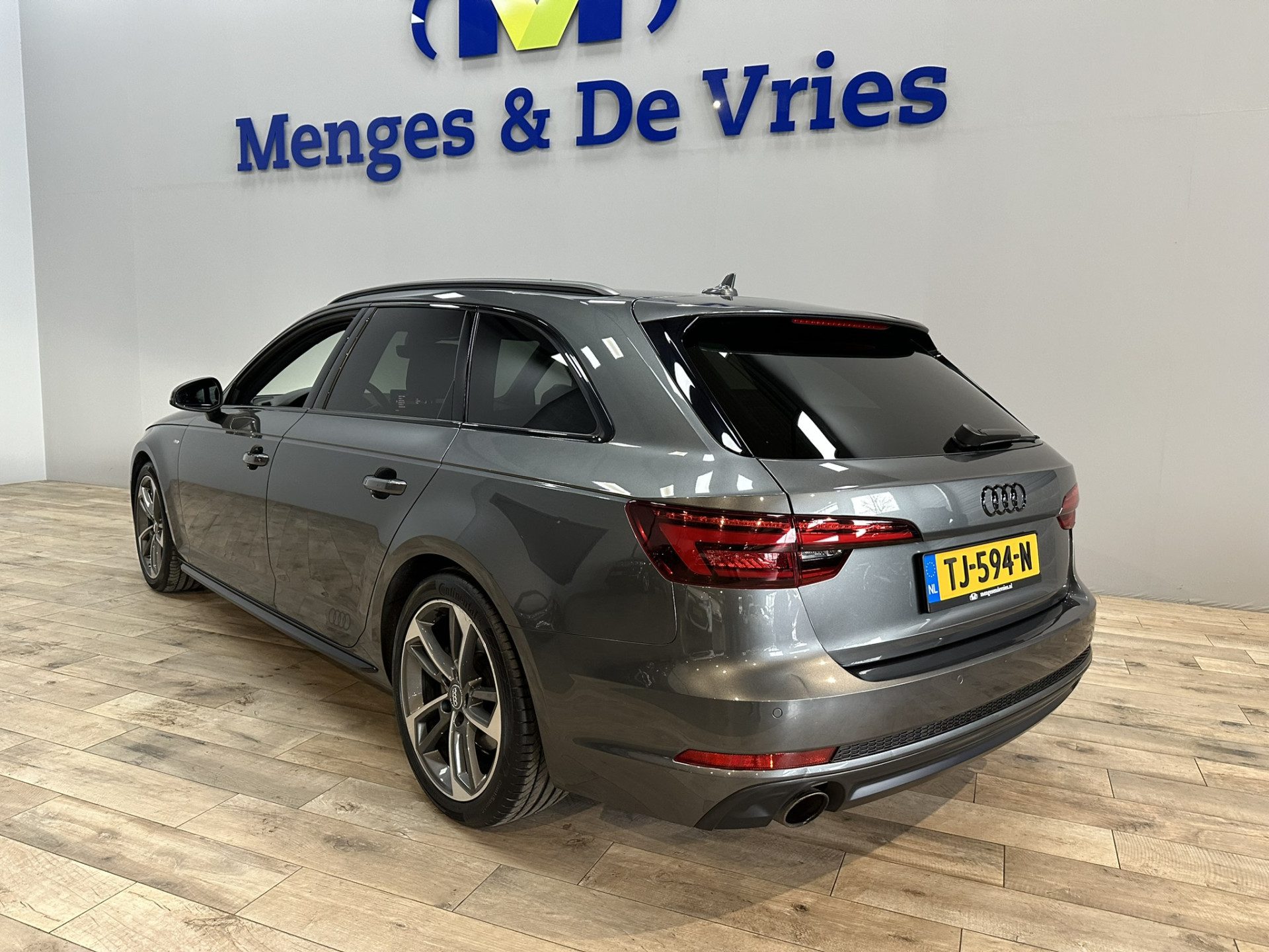 Audi A4 Avant 2.0 TFSI MHEV Sport S line black edition 3x S Line| Airco ECC | Leer | Cruise control | LED | Navigatie | Elek achterklep | 18″ velgen | Isofix |