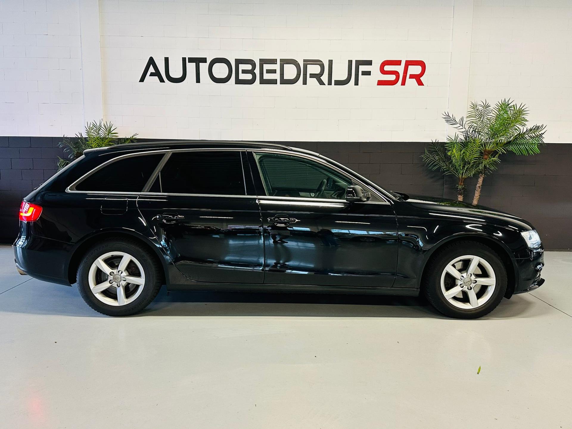 Audi A4 Avant 1.8 TFSI Business Automaat! Navigatie! Trekhaak! Dealer Onderhouden!