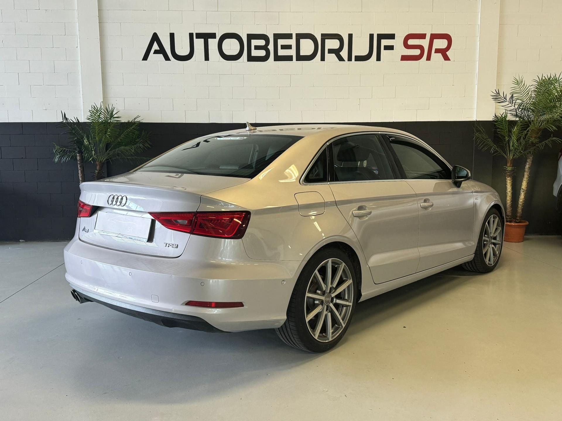 Audi A3 Limousine 1.8 TFSI S-Line 180pk automaat! ACC drive select! Stoelverwarming