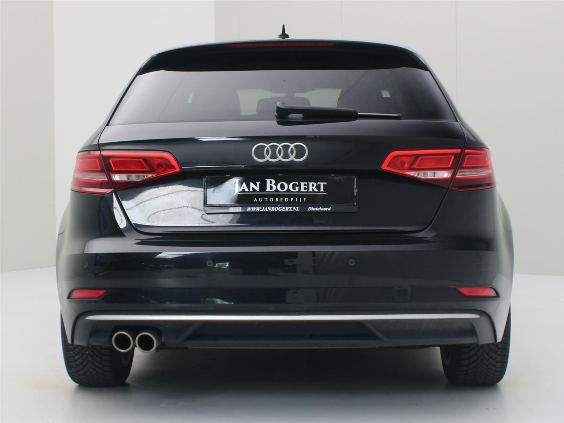 Audi A3 Sportback 1.5 TFSI 150pk 6-Bak Ultra Sport Edition [ XENON+LEDER+NAVI+CLIMATE+STOELVERWARMING ]