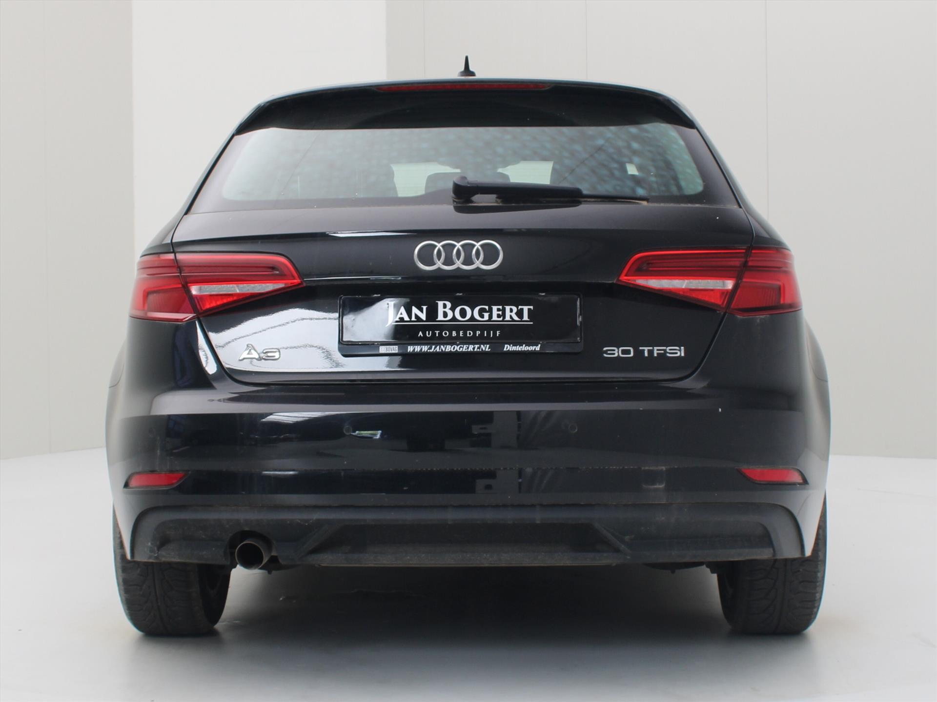 Audi A3 Sportback 1.0 TFSI 116pk 6-Bak Business Plus [ PANO+LED+LEDER+NAVI+CRUISE+CLIMATE+PDC ]