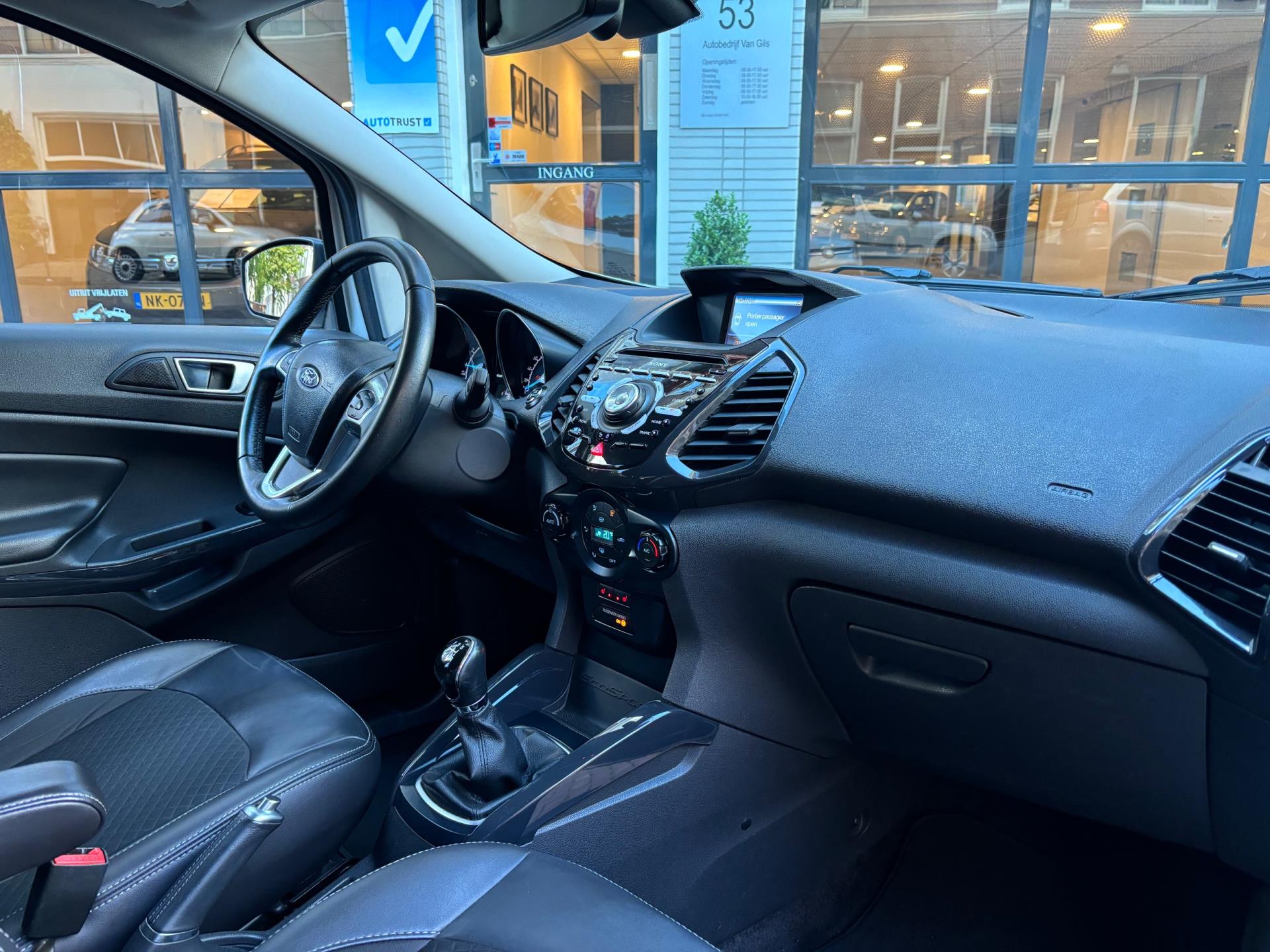 Ford EcoSport 1.0 EcoBoost Titanium S | AIRCO | KEYLESS | NAVIGATIE | PDC | LMV 17 | 1/2 LEDER | STOELVERWARMING |