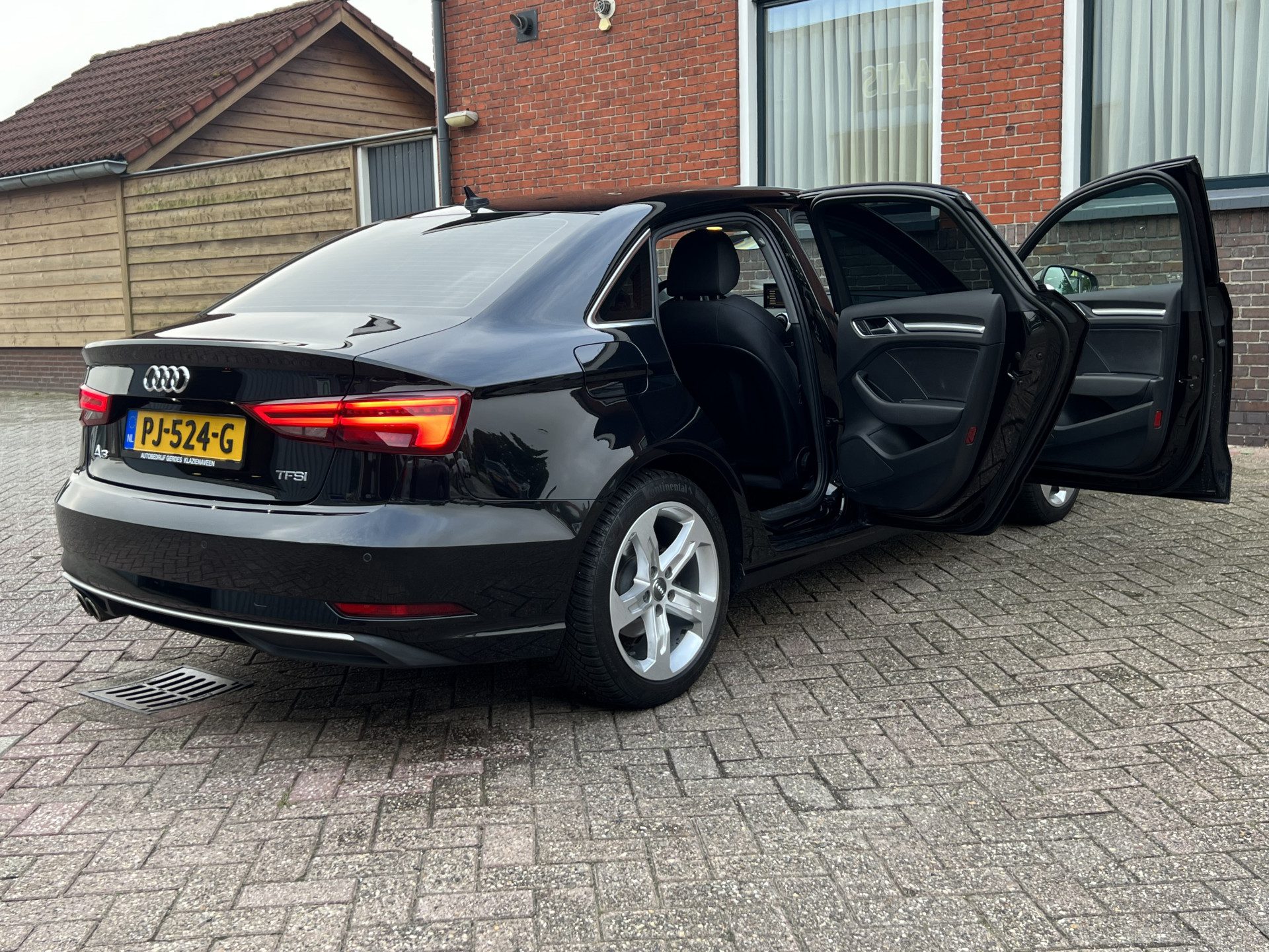 Audi A3 Limousine 1.5 TFSI Sport Edition | NAVIGATIE | ALL SEASON BANDEN | BOVAG GARANTIE |