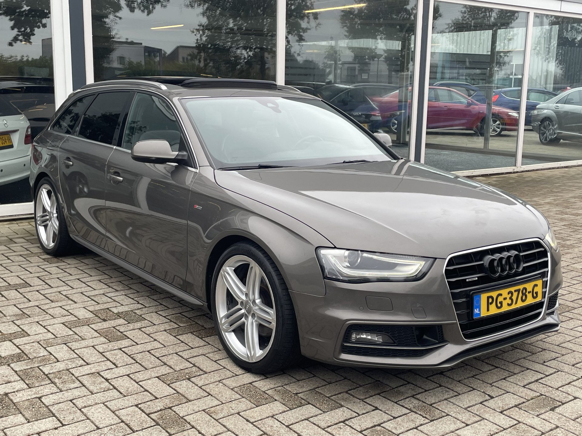 Audi A4 Avant 2.0 TDI quattro Sport Edition Schuif-kanteldak / Bang & Olufsen / Stoelverwarming / S-Line