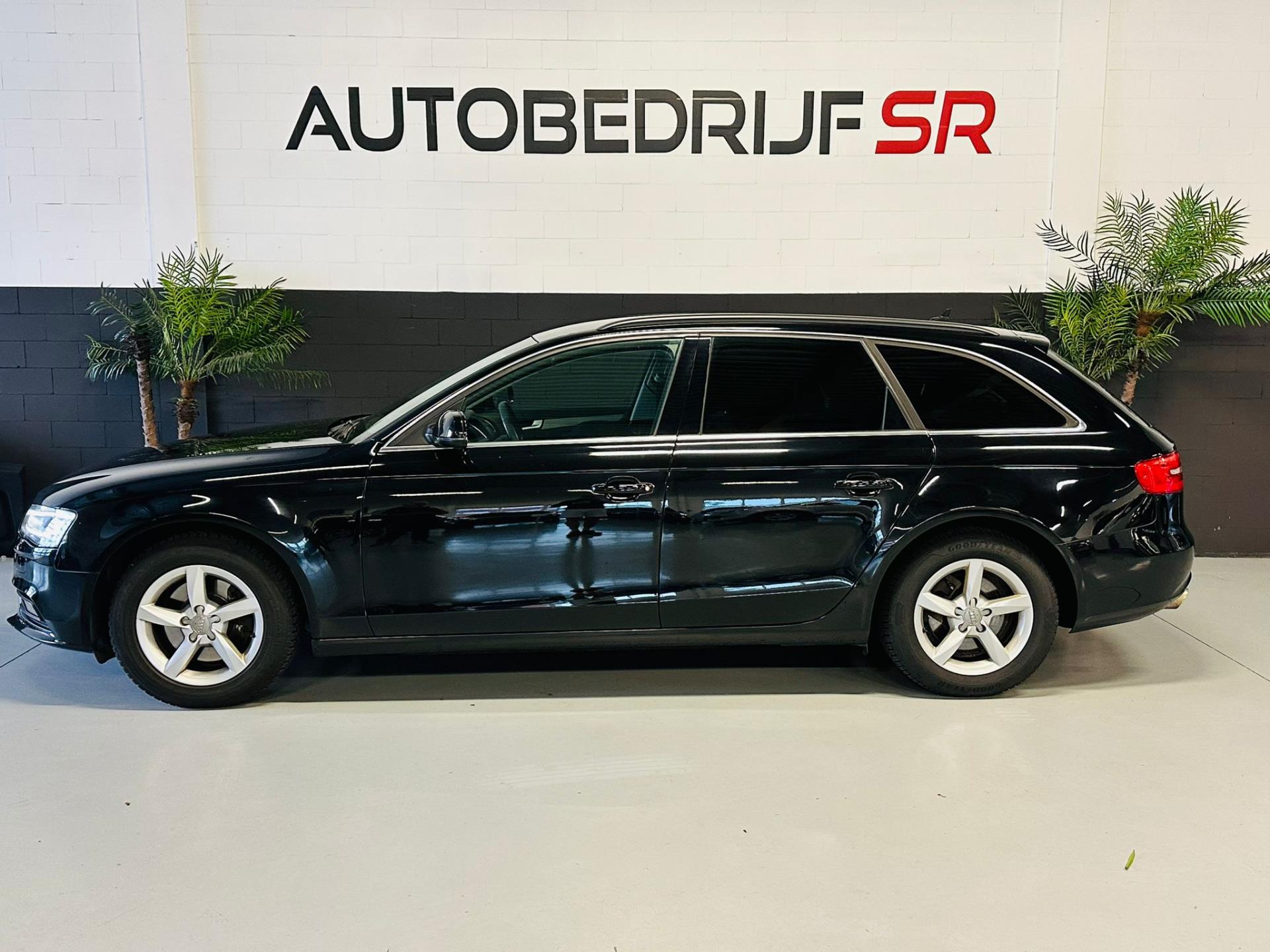 Audi A4 Avant 1.8 TFSI Business Automaat! Navigatie! Trekhaak! Dealer Onderhouden!