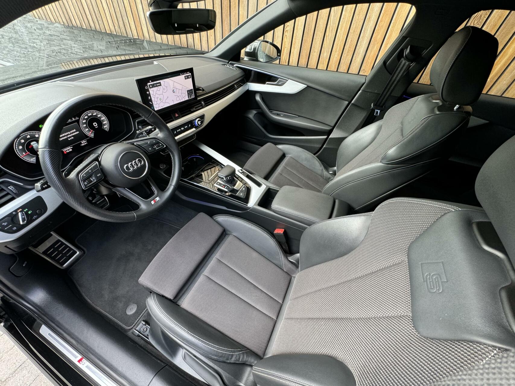 Audi A4 Avant 35 TFSI S edition Automaat | Matrix Led | Zwart optiek | Climate Control | Cruise Control | Getint glas | Apple CarPlay | Parkeersensoren achter