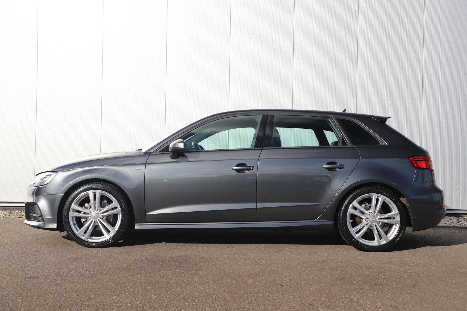 Audi A3 Sportback 30 TFSI S Line Sport Virtual Cockpit Half Leder Stoelverwarming Navigatie Carplay Android 18 inch S-Line LMV Full LED Clima Cruise Parkeersensor