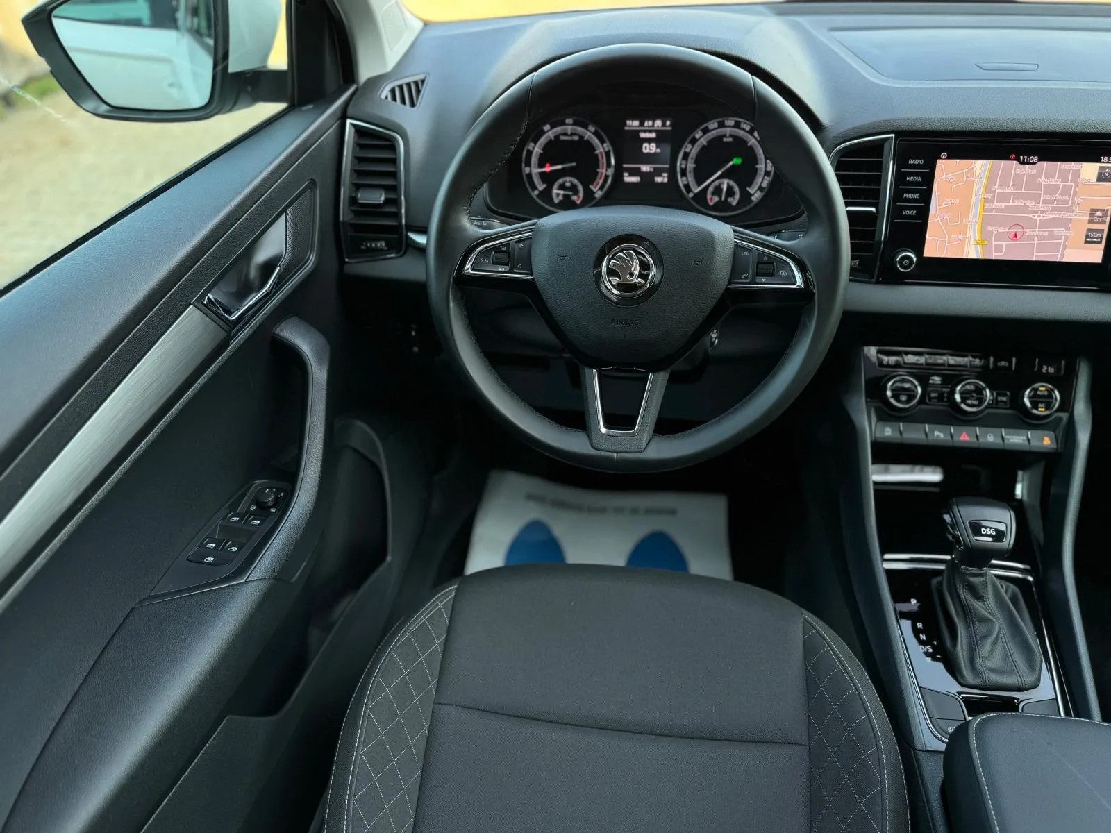 Škoda Karoq 1.5 TSI ACT Style Business / Pano