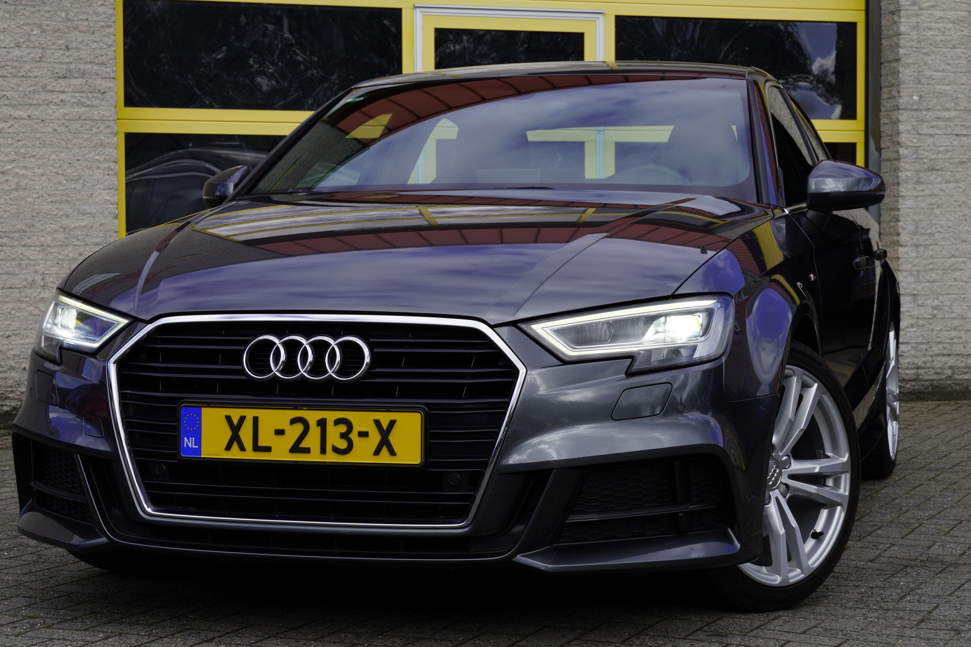 Audi A3 Limousine 40 TFSI 191PK! Automaat S-Line BJ2019 Lmv 18″ | Led | Pdc | Navi | Bang & Olufsen | Afneembare trekhaak | Sideskirts |