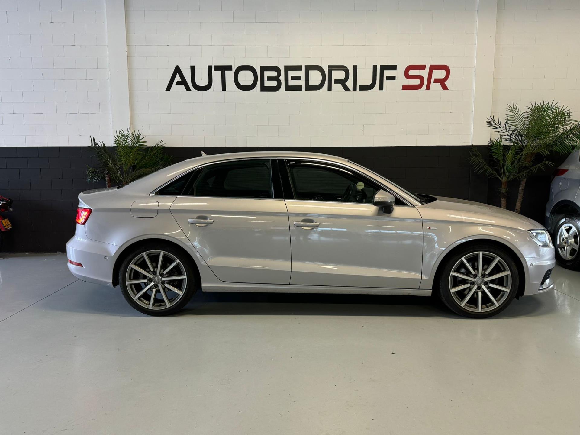 Audi A3 Limousine 1.8 TFSI S-Line 180pk automaat! ACC drive select! Stoelverwarming