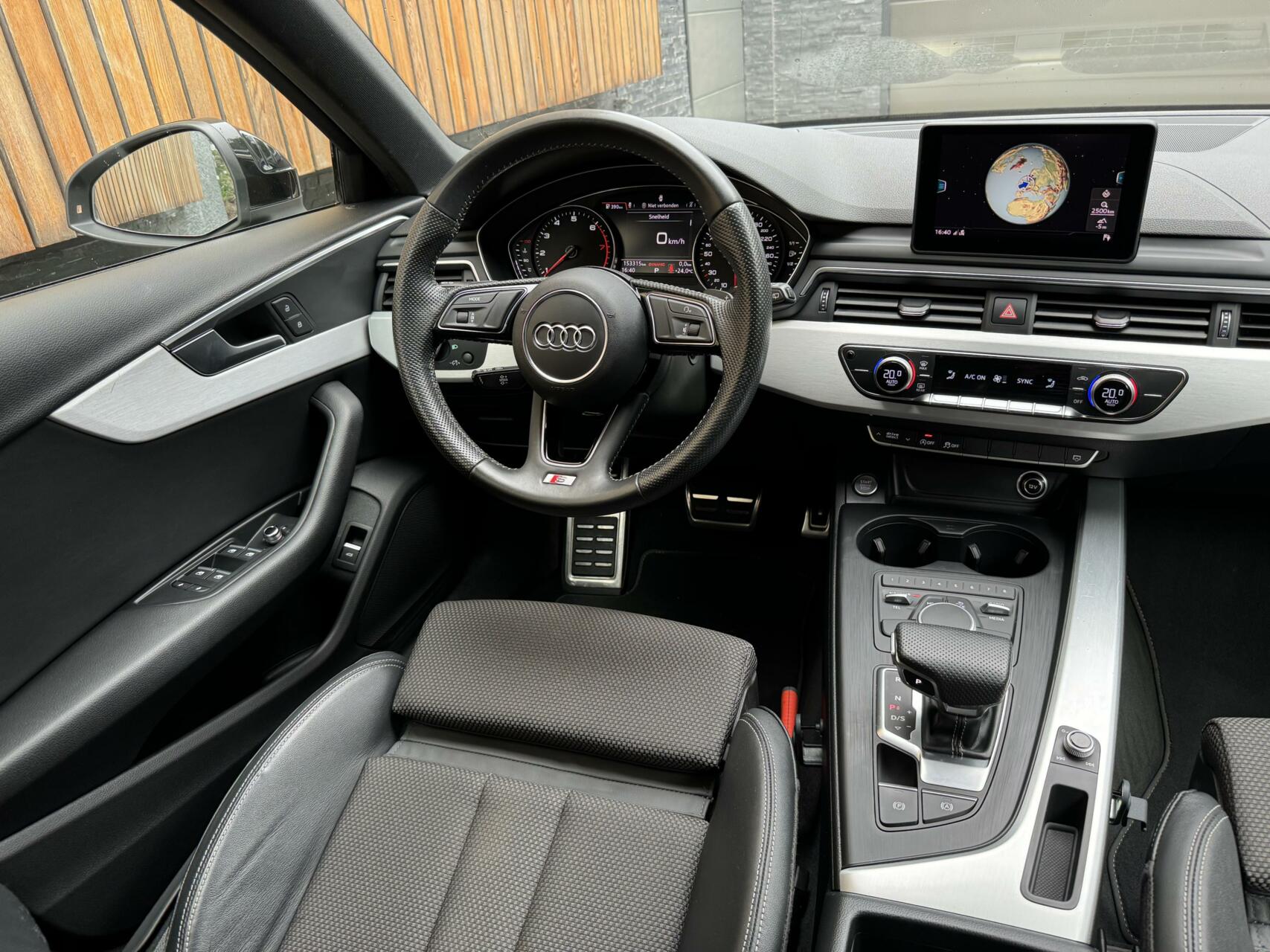 Audi A4 Avant 35 TFSI S line Automaat | Navigatie | Climate Control | Cruise Control | Parkeersensoren achter | Trekhaak | Privacy Glass