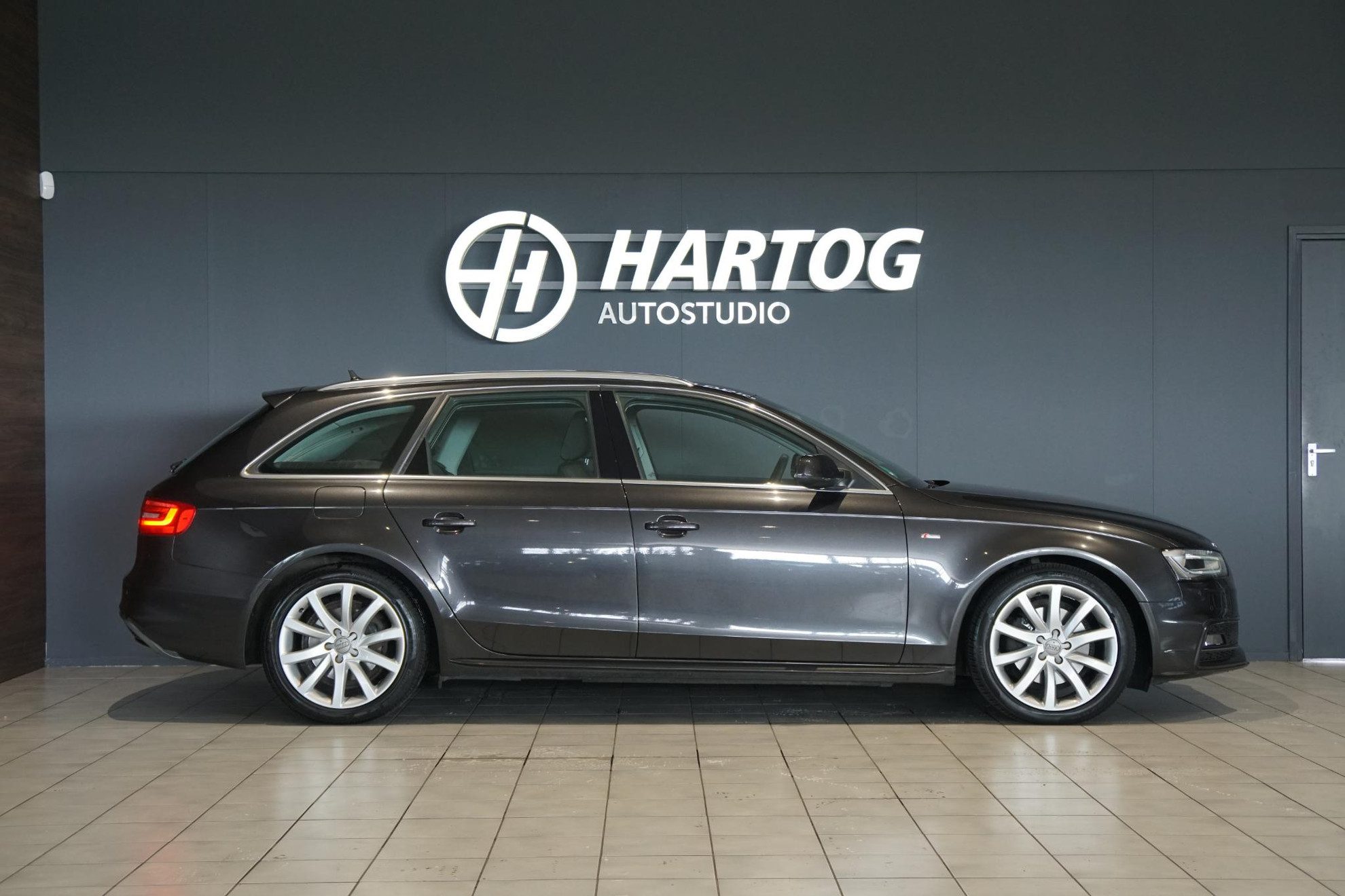 Audi A4 Avant 2.0 TDI Pro Line *INCL. BTW* + LEDER / TREKHAAK /STOELVERWARMING