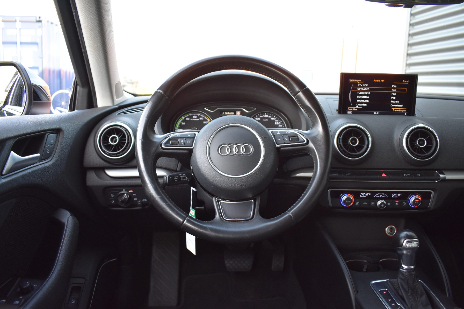 Audi A3 Sportback 1.4 e-tron PHEV Ambition Pro Line plus LED | B&O | Keyless | Sportstoelen | Trekhaak | Navi | Clima | Cruise | PDC | LMV