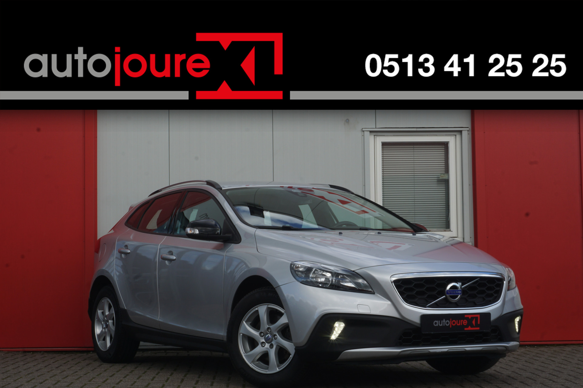 Volvo V40 Cross Country 1.6 T4 Kinetic | Navigatie | Camera | Trekhaak | Origineel NL |