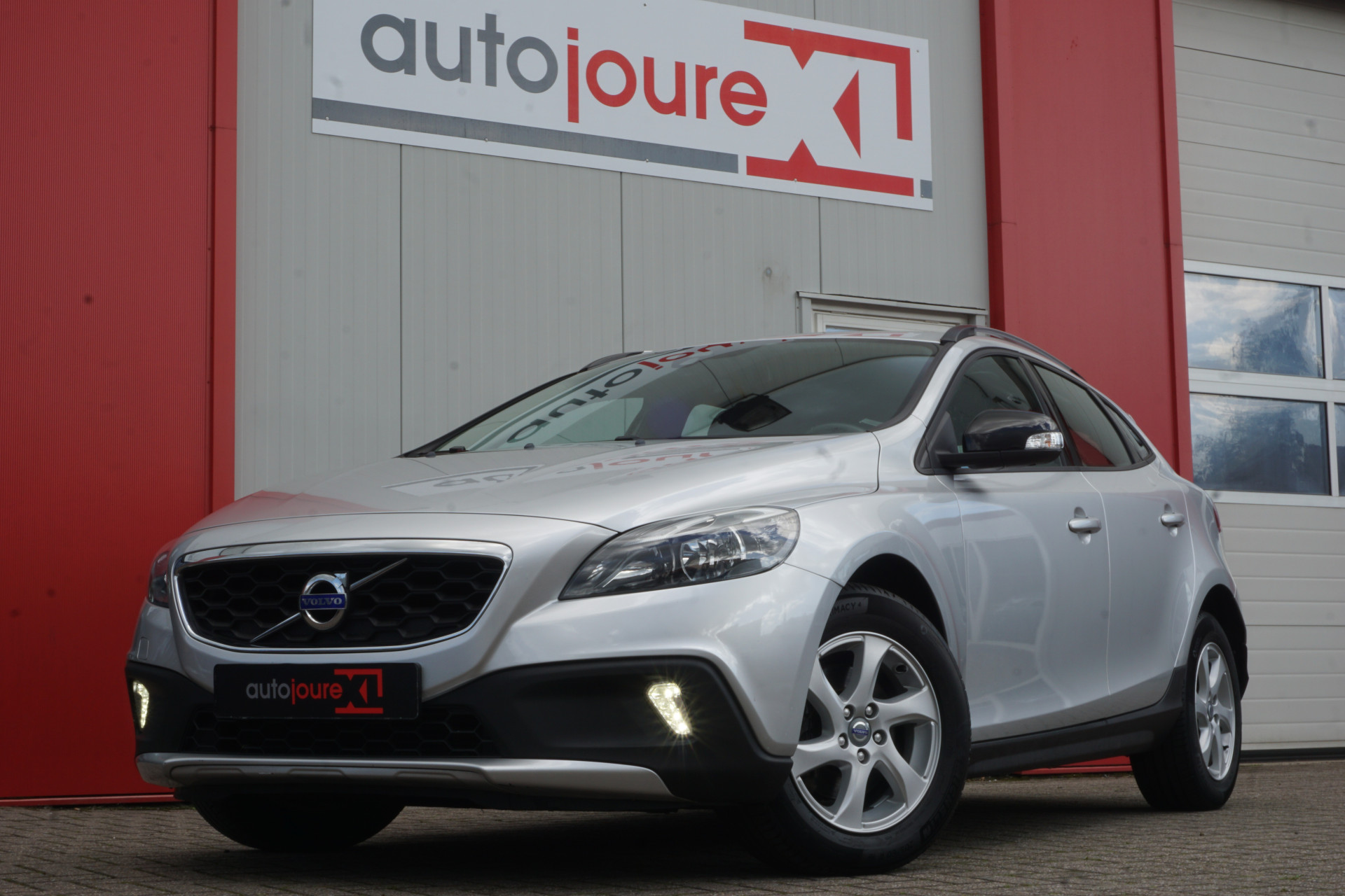 Volvo V40 Cross Country 1.6 T4 Kinetic | Navigatie | Camera | Trekhaak | Origineel NL |