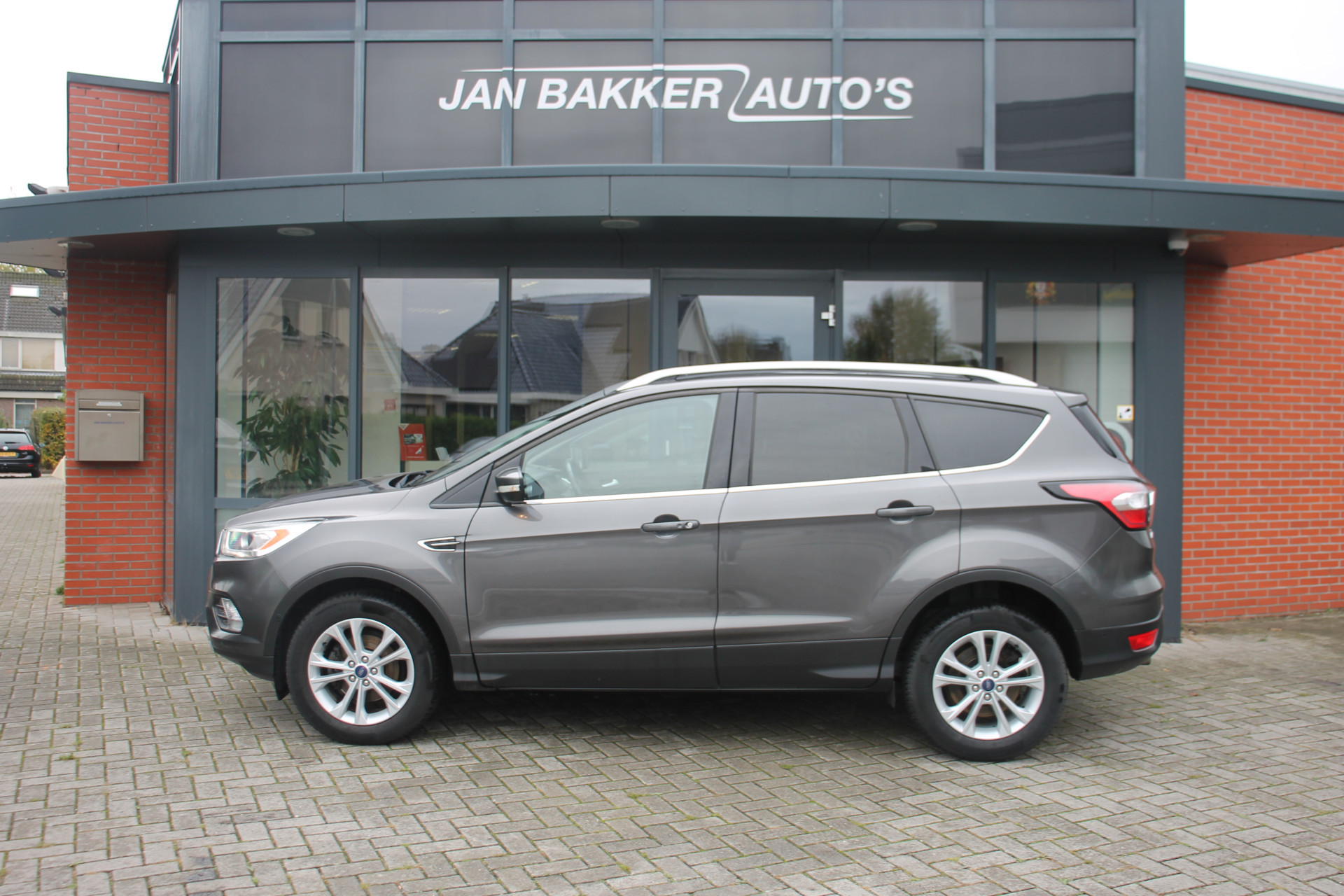 Ford Kuga 1.5 Titanium Styling Pack ✅ CarPlay ✅ Elec.Trekhaak ✅ Rijklaar