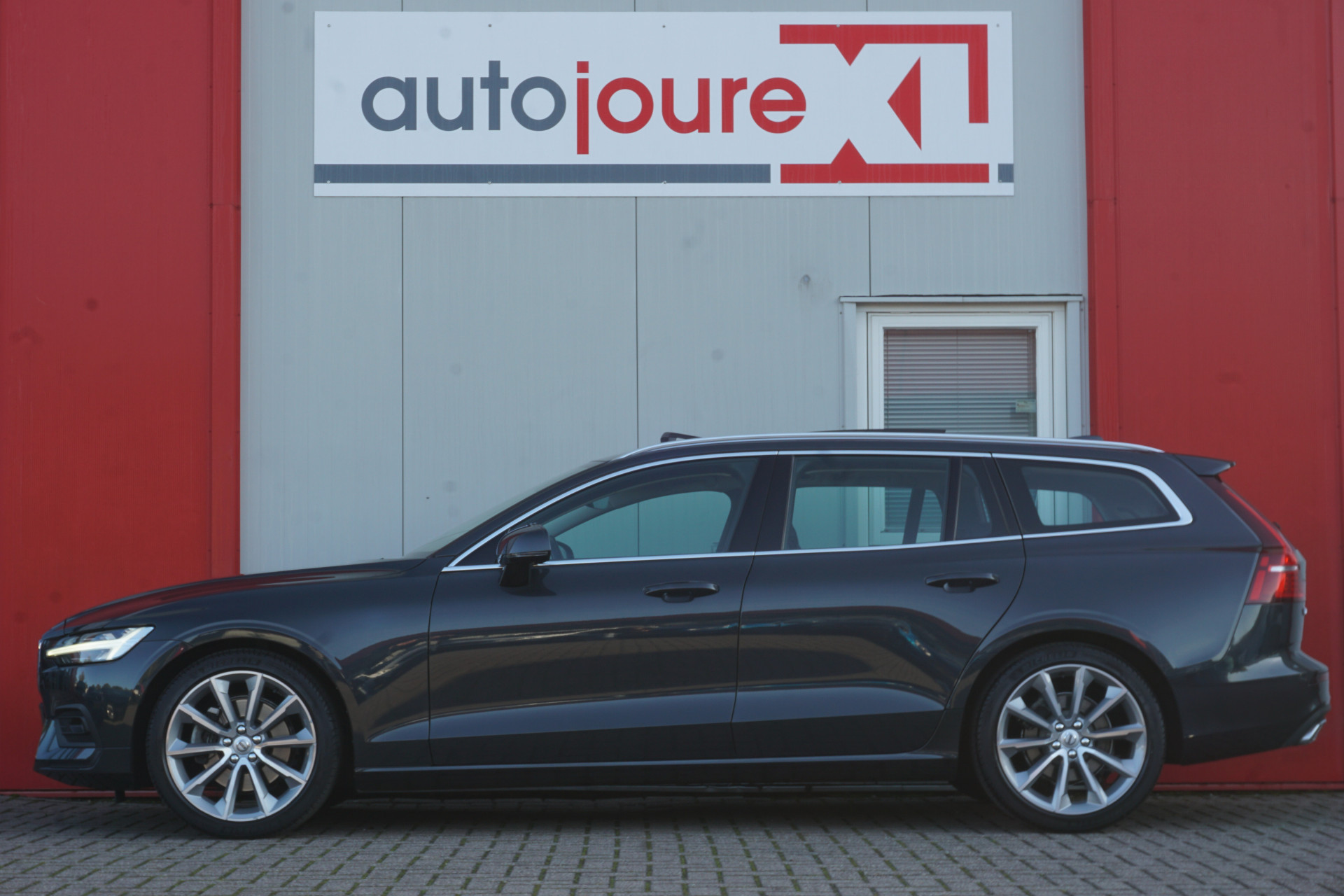 Volvo V60 2.0 T4 Momentum Pro | Polestar Engineered | Panoramadak | Luxury Line | Camera | Origineel NL |