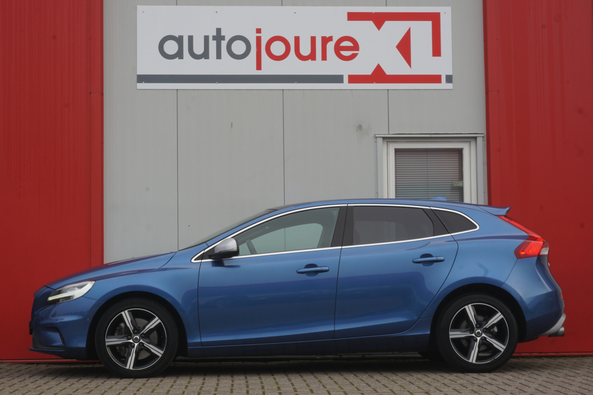 Volvo V40 2.0 T4 Business R-Design | Panoramadak | Scandinavian Line | Camera | Leder | Origineel NL |