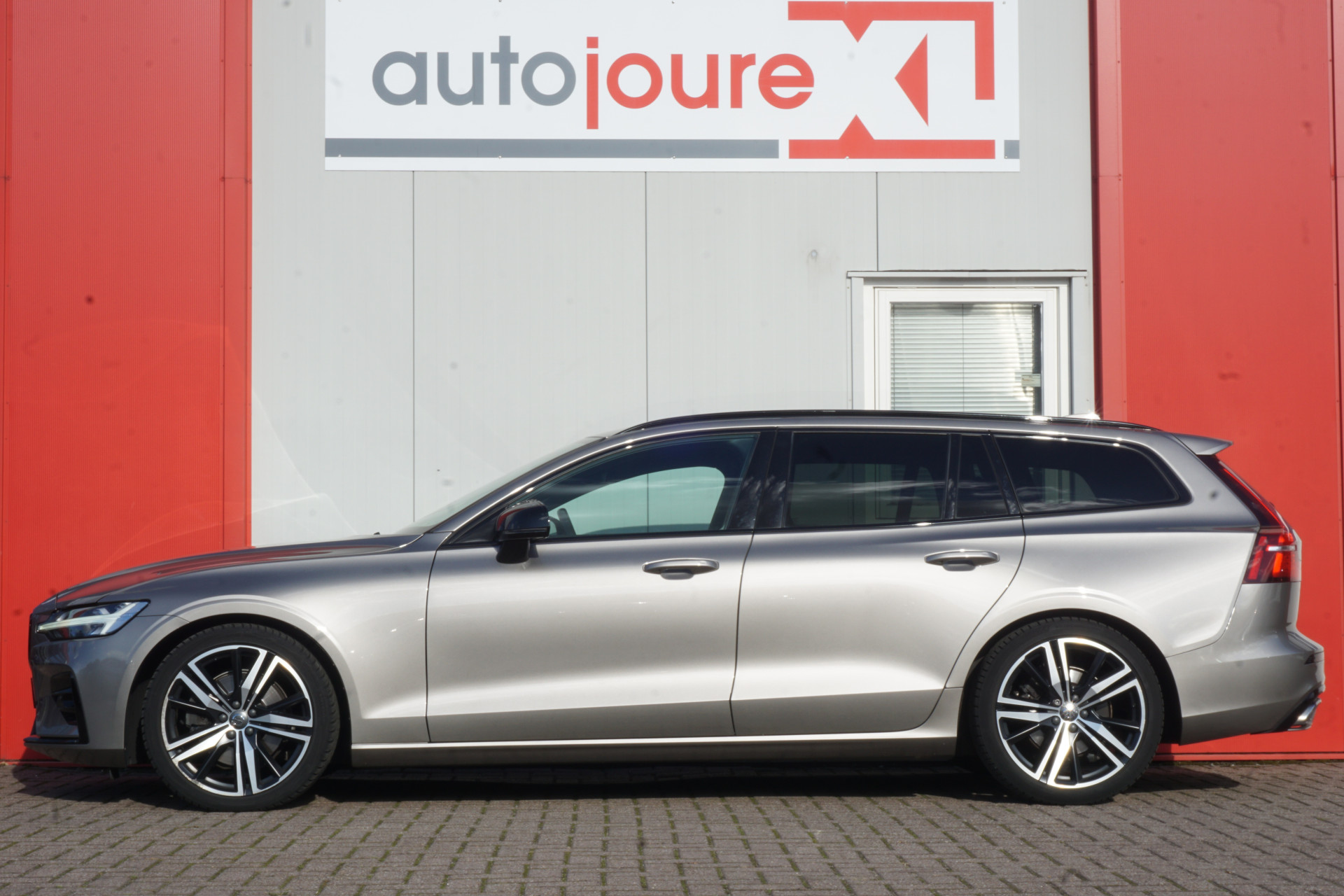 Volvo V60 2.0 B3 R-Design | Harman/Kardon | Leder | ACC | Camera | Origineel NL |