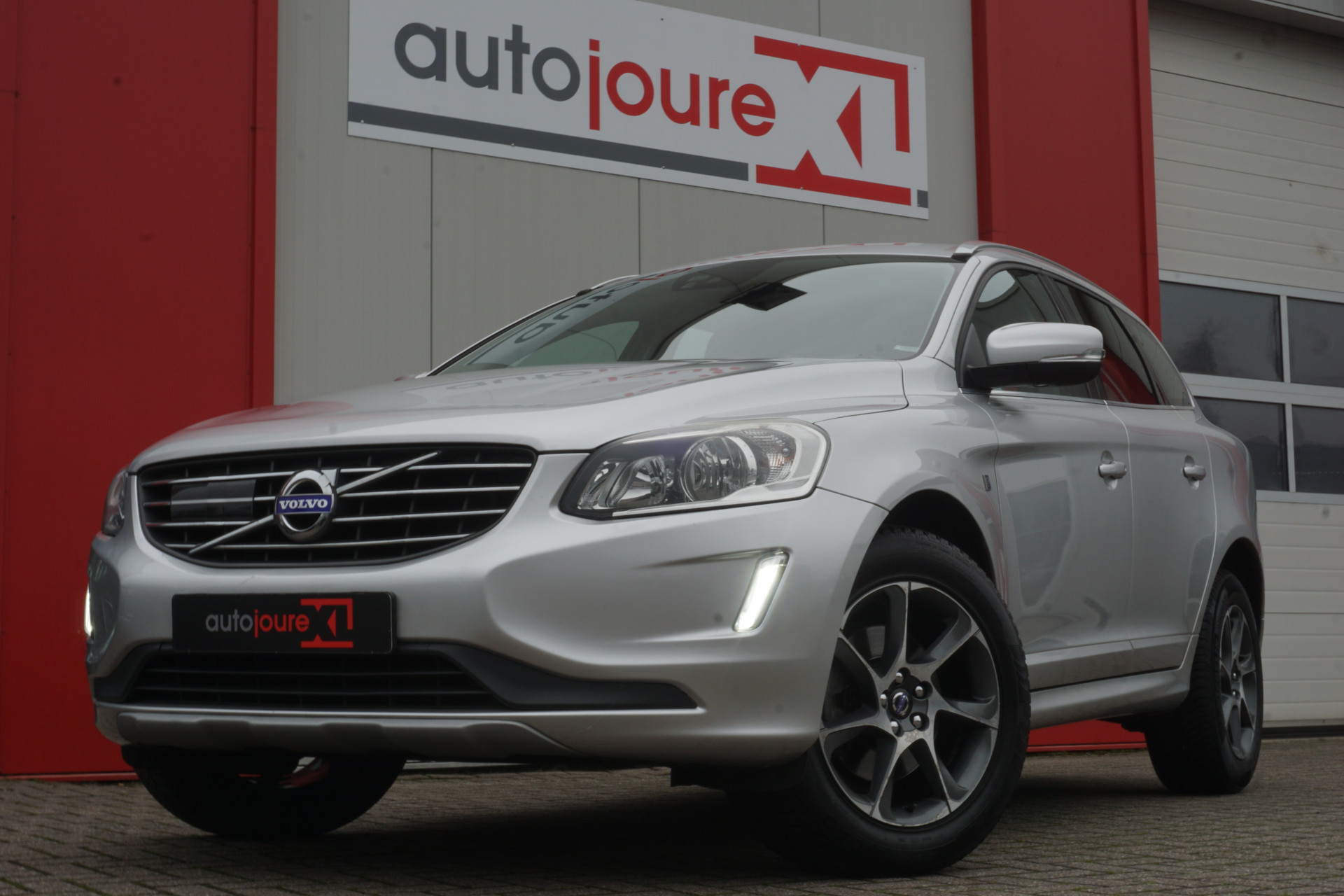 Volvo XC60 2.0 D3 Aut. FWD Ocean Race | Leder | ACC | Intellisafe Pro Line | Camera | Trekhaak |