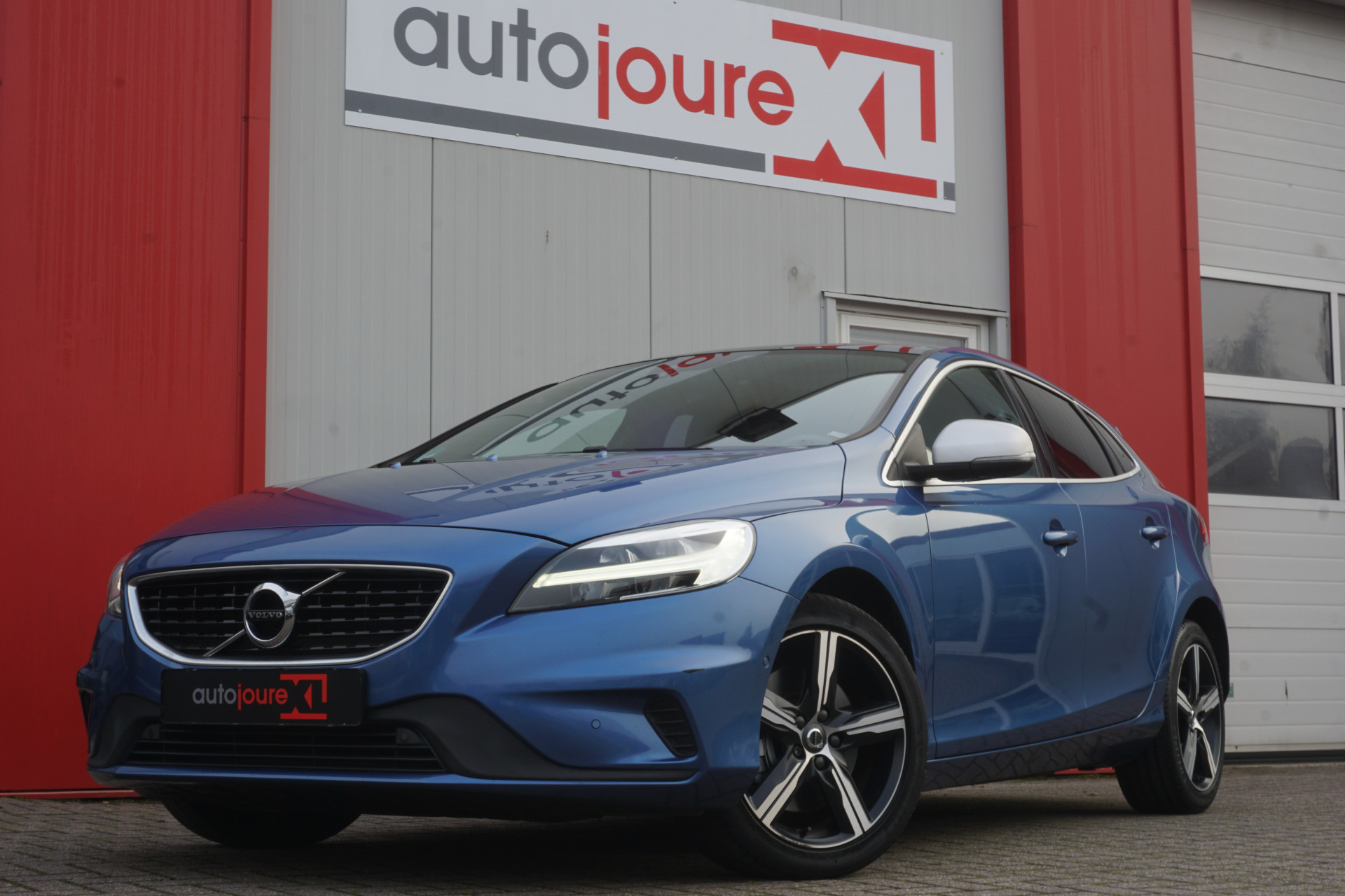 Volvo V40 2.0 T4 Business R-Design | Panoramadak | Scandinavian Line | Camera | Leder | Origineel NL |