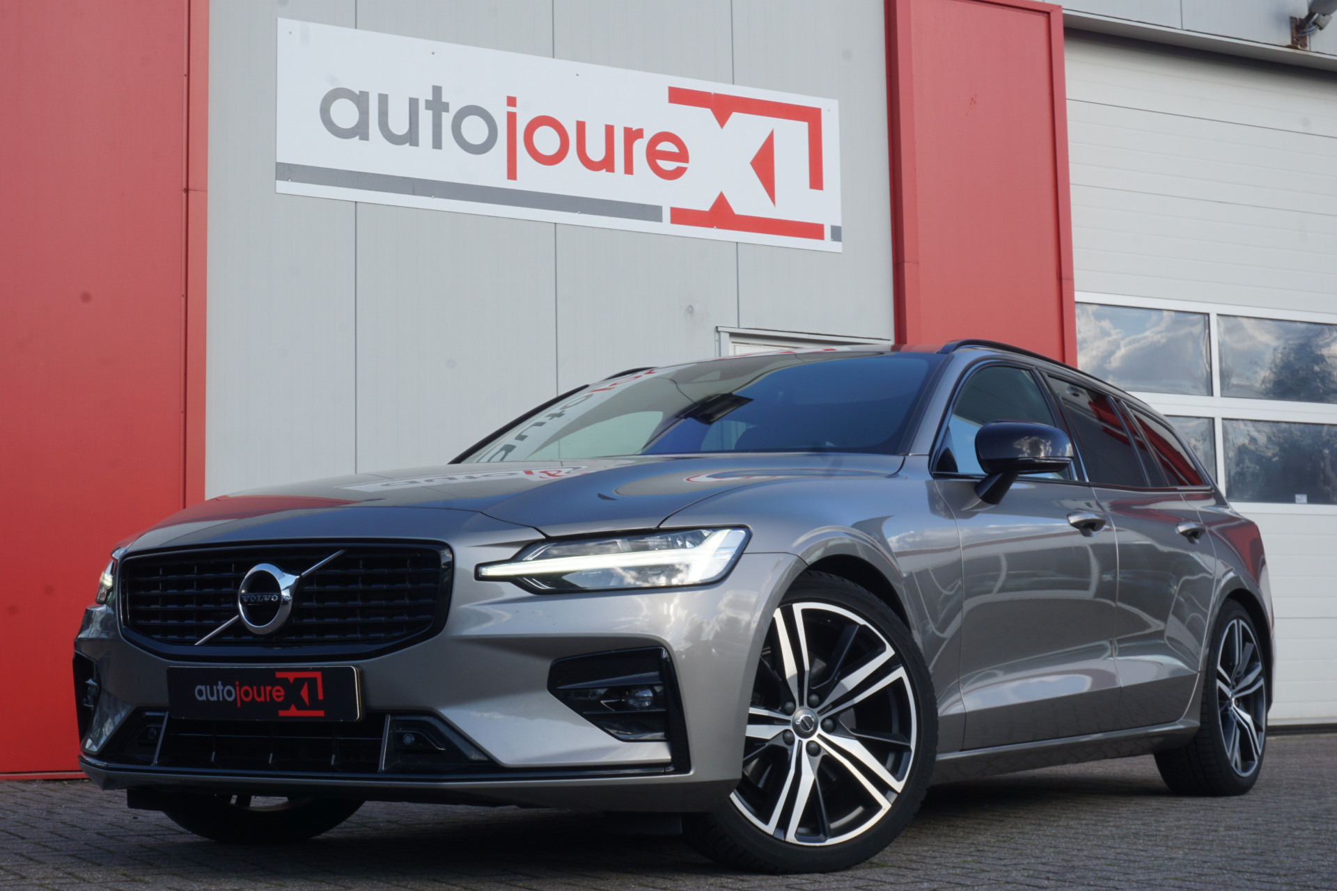 Volvo V60 2.0 B3 R-Design | Harman/Kardon | Leder | ACC | Camera | Origineel NL |