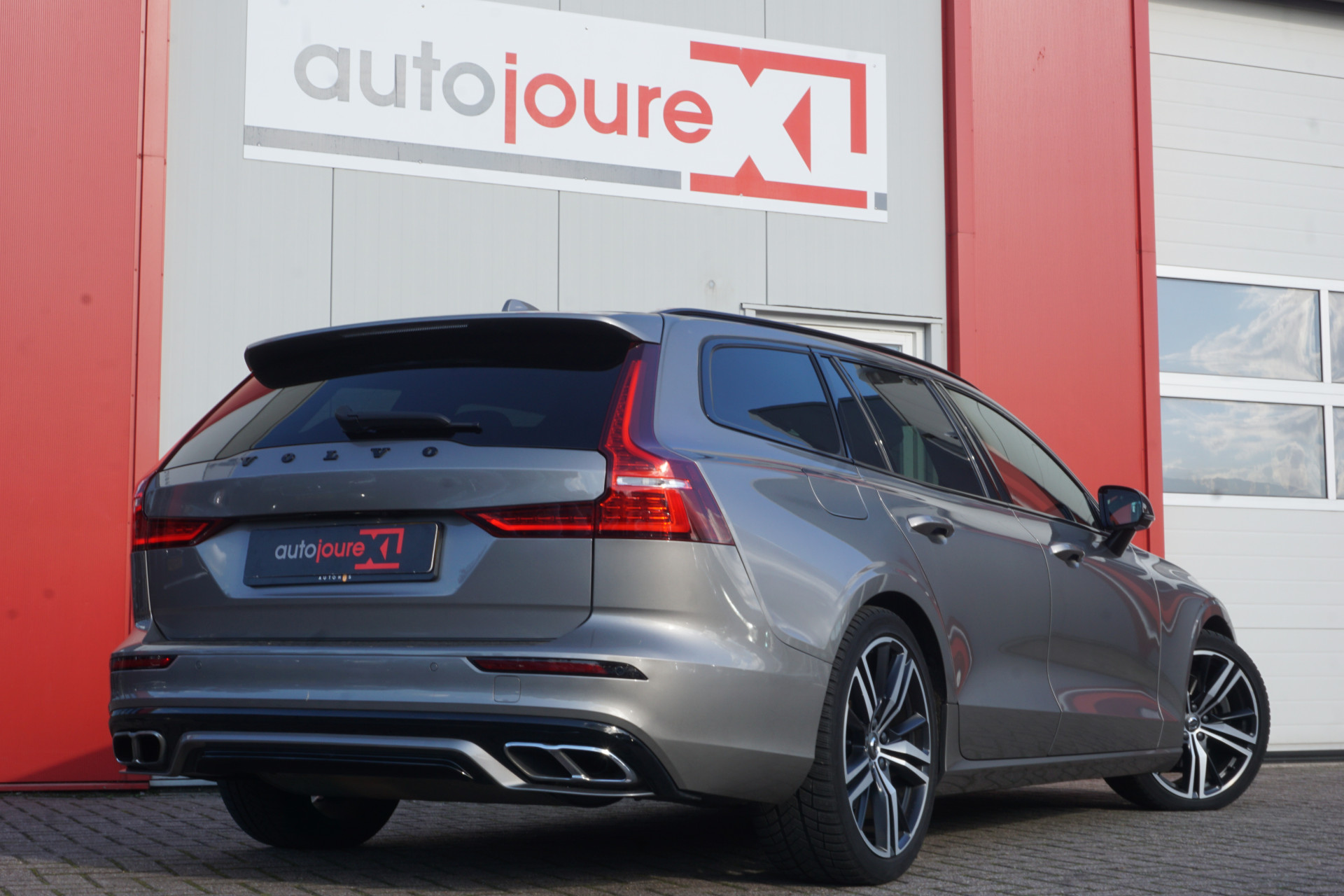 Volvo V60 2.0 B3 R-Design | Harman/Kardon | Leder | ACC | Camera | Origineel NL |