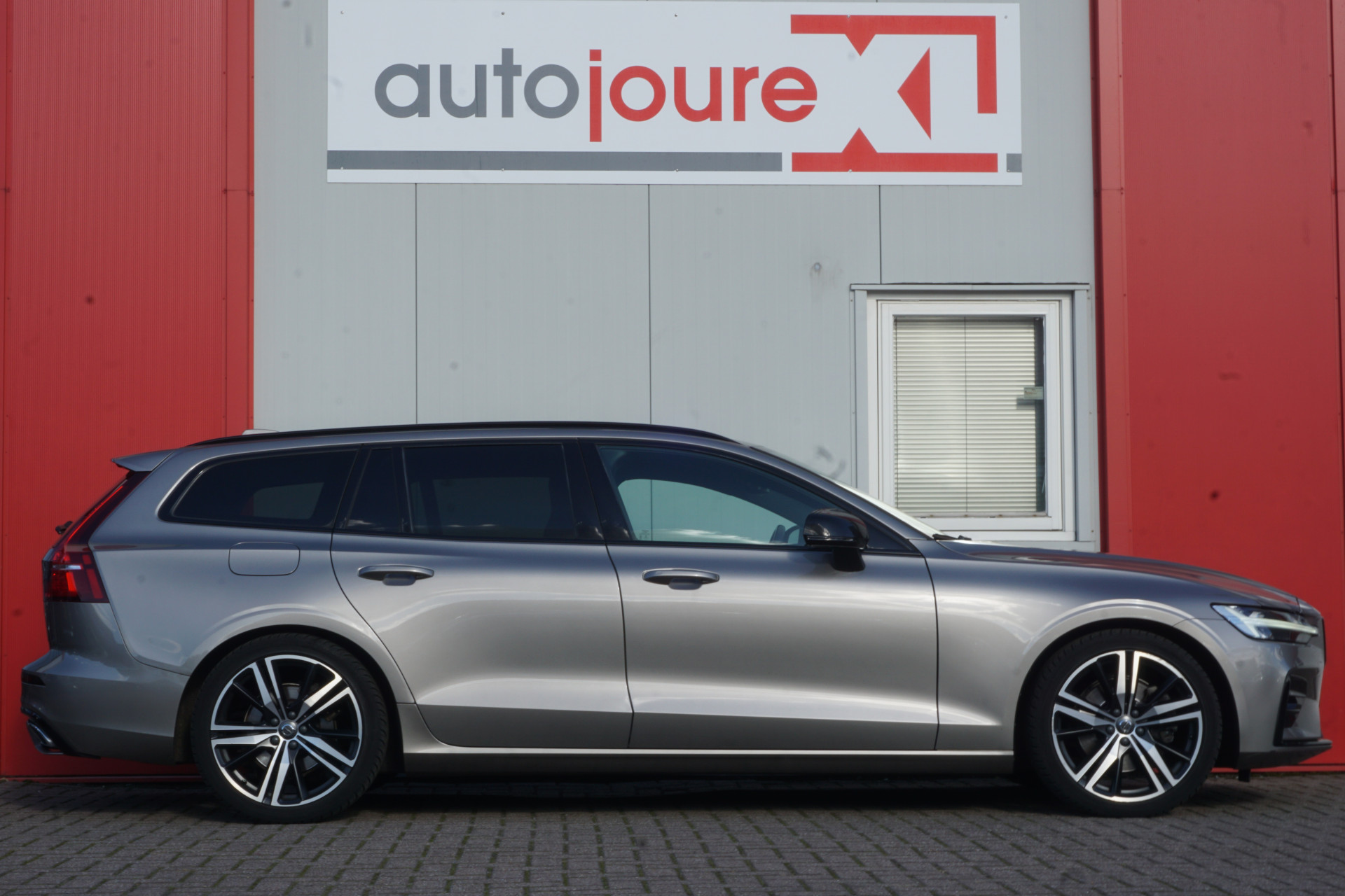 Volvo V60 2.0 B3 R-Design | Harman/Kardon | Leder | ACC | Camera | Origineel NL |