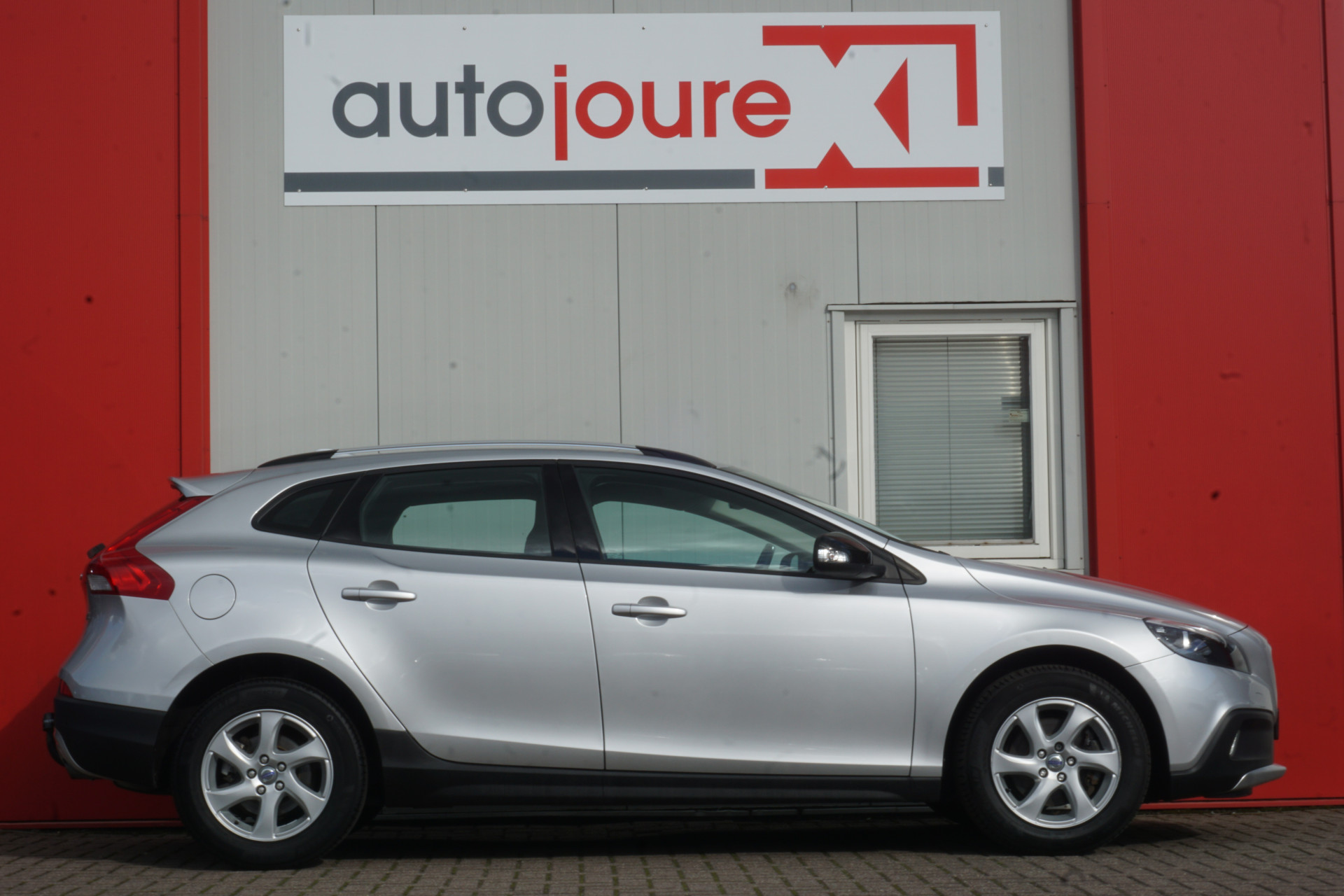 Volvo V40 Cross Country 1.6 T4 Kinetic | Navigatie | Camera | Trekhaak | Origineel NL |