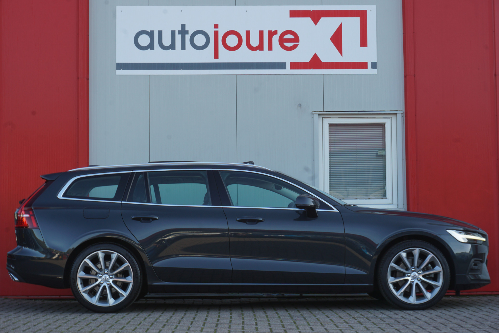 Volvo V60 2.0 T4 Momentum Pro | Polestar Engineered | Panoramadak | Luxury Line | Camera | Origineel NL |