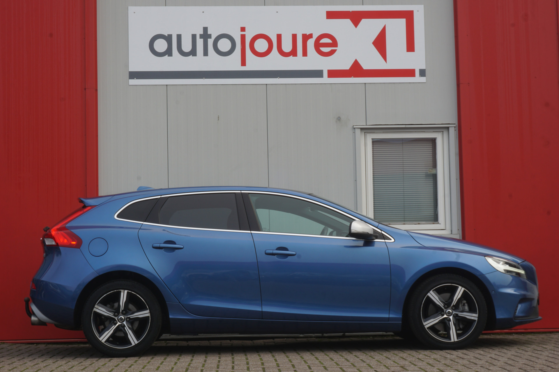 Volvo V40 2.0 T4 Business R-Design | Panoramadak | Scandinavian Line | Camera | Leder | Origineel NL |