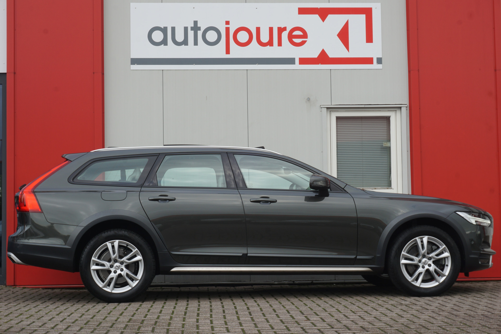 Volvo V90 Cross Country 2.0 D5 Pro AWD | Panoramadak | HUD | ACC | B&W | 360° Camera | Leder | Origineel NL |