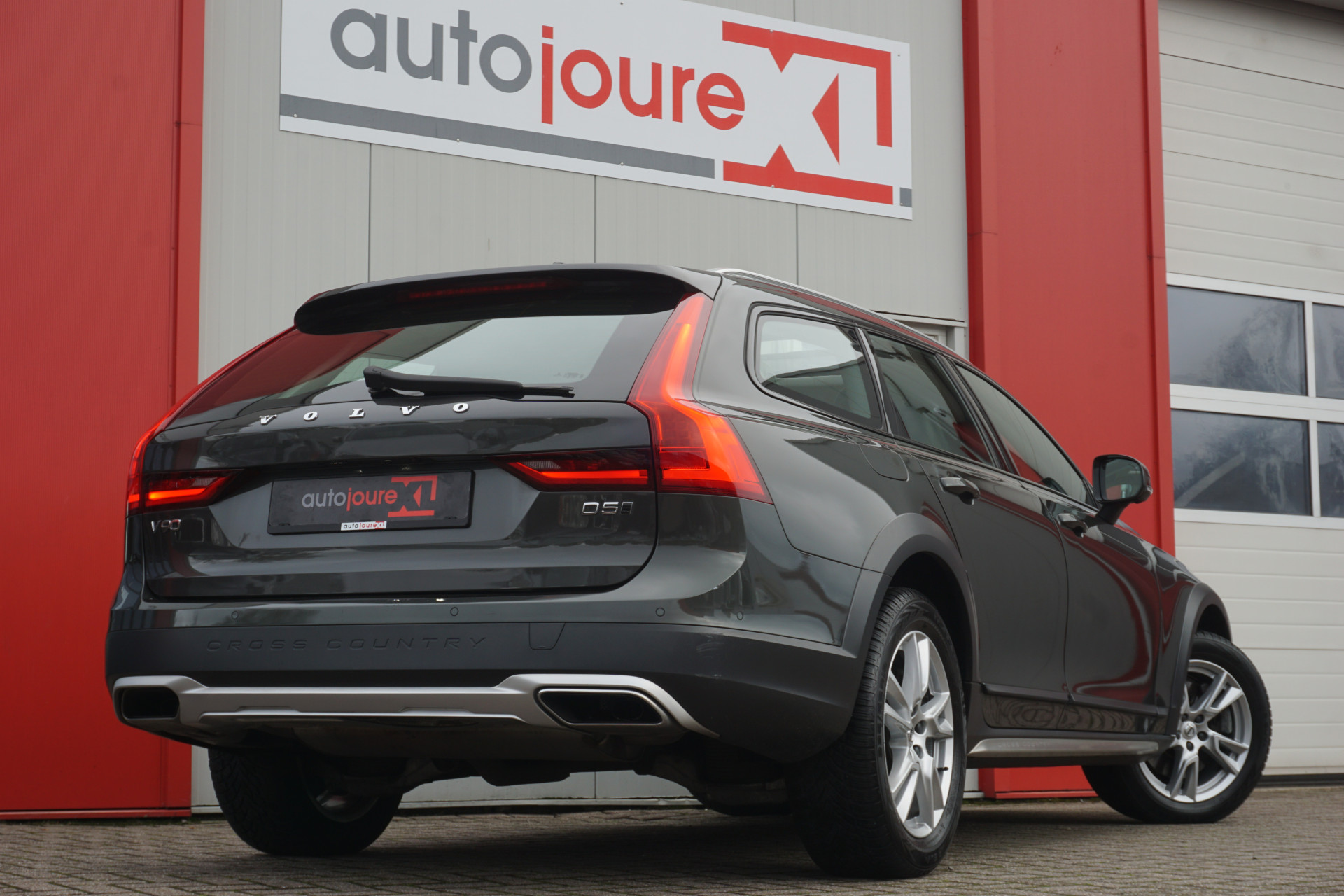 Volvo V90 Cross Country 2.0 D5 Pro AWD | Panoramadak | HUD | ACC | B&W | 360° Camera | Leder | Origineel NL |