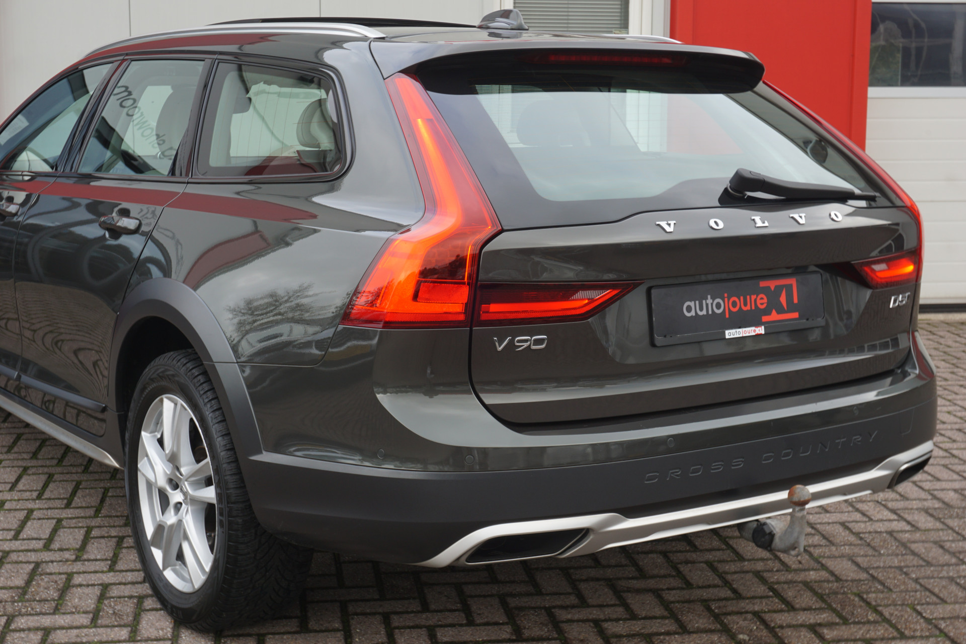 Volvo V90 Cross Country 2.0 D5 Pro AWD | Panoramadak | HUD | ACC | B&W | 360° Camera | Leder | Origineel NL |