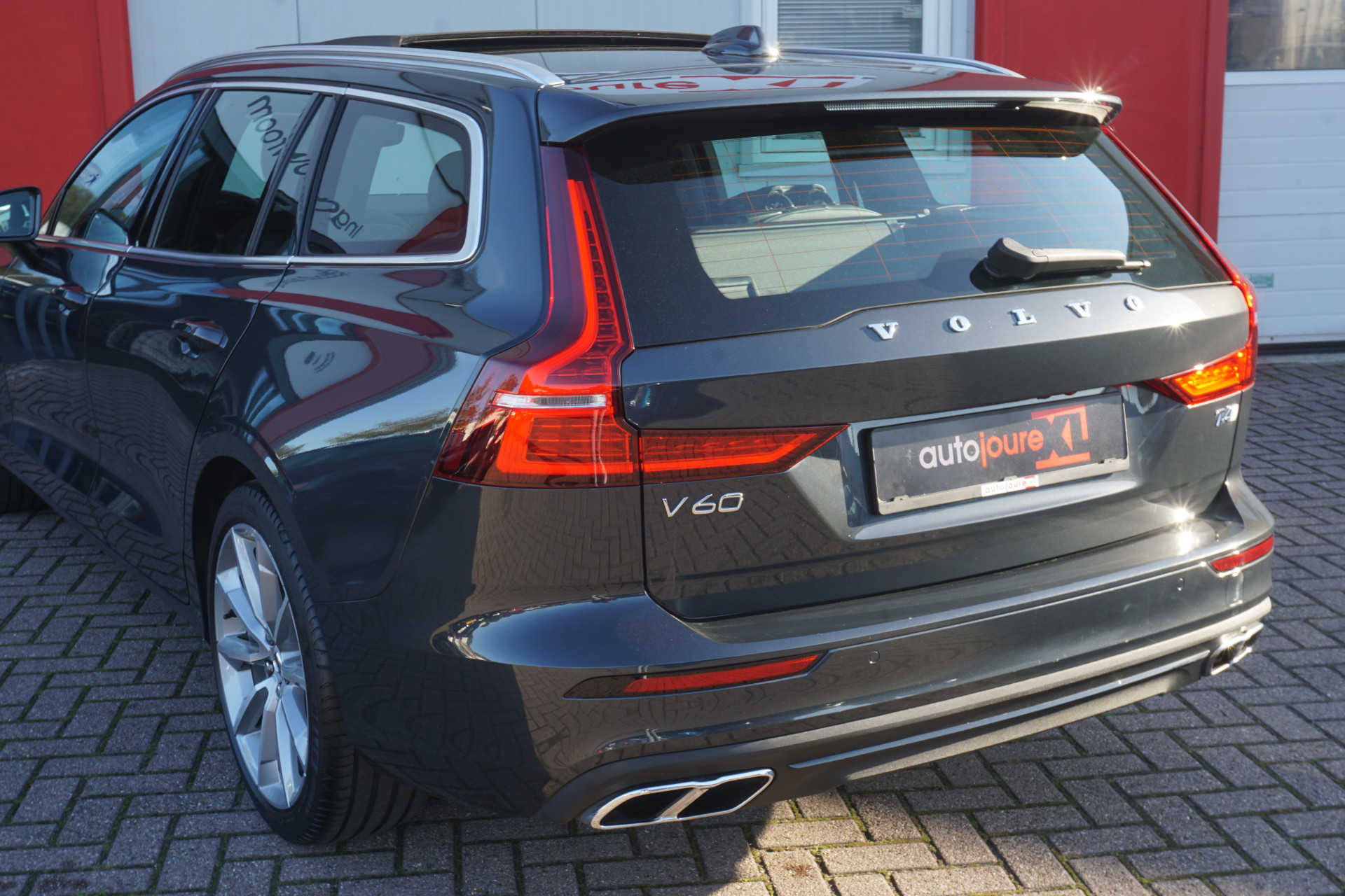 Volvo V60 2.0 T4 Momentum Pro | Polestar Engineered | Panoramadak | Luxury Line | Camera | Origineel NL |