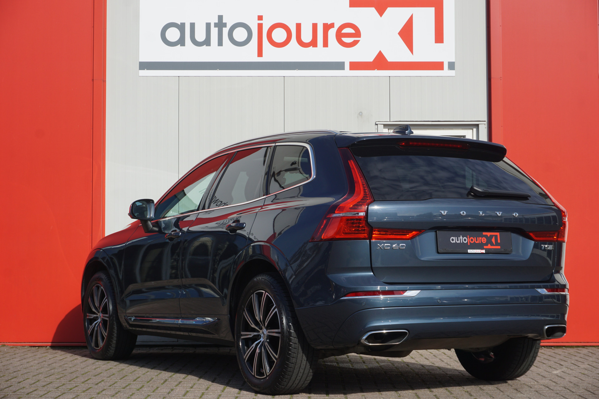 Volvo XC60 2.0 T5 AWD Inscription | HUD | ACC | Panoramadak | Harman/Kardon | Trekhaak | Camera |