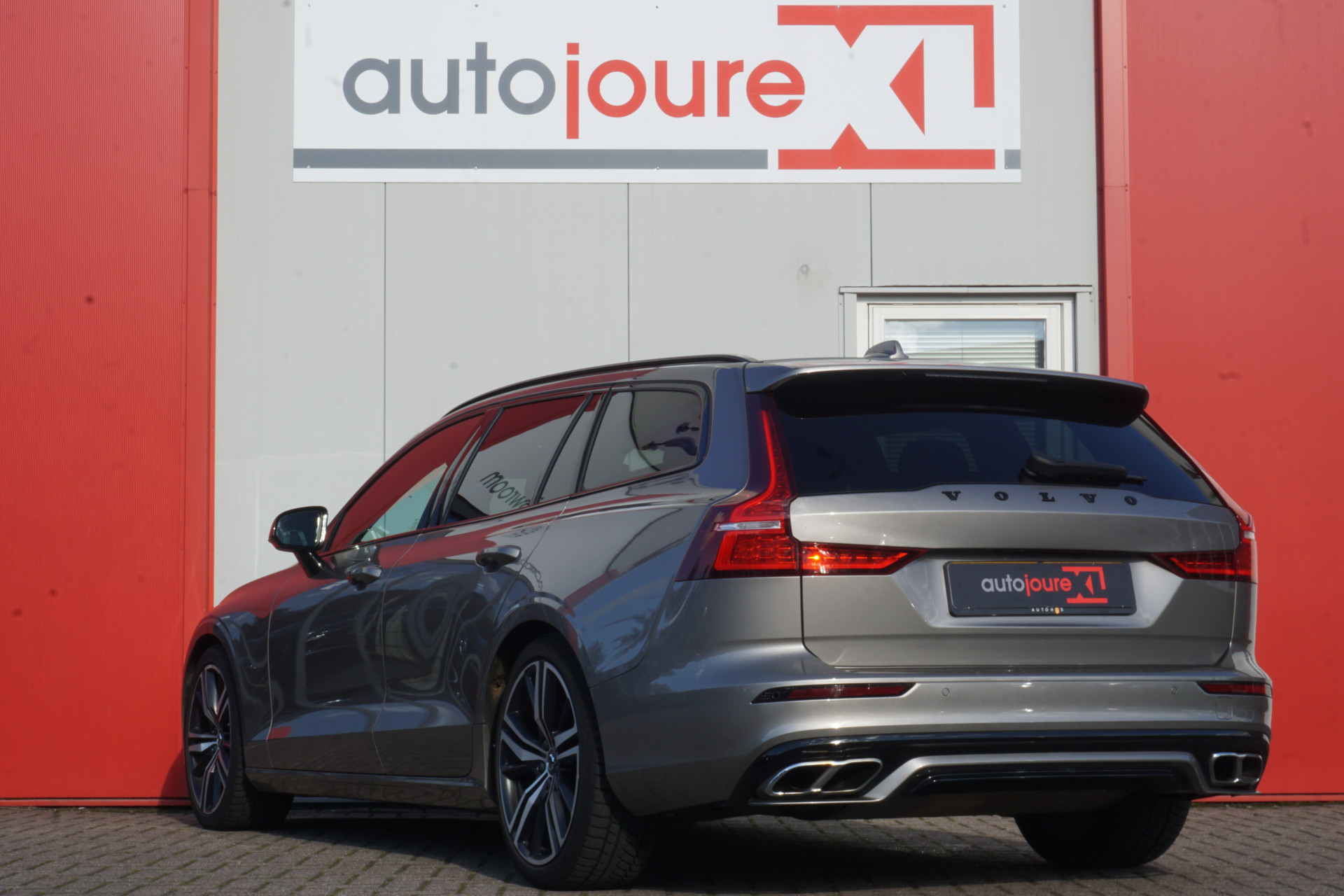 Volvo V60 2.0 B3 R-Design | Harman/Kardon | Leder | ACC | Camera | Origineel NL |